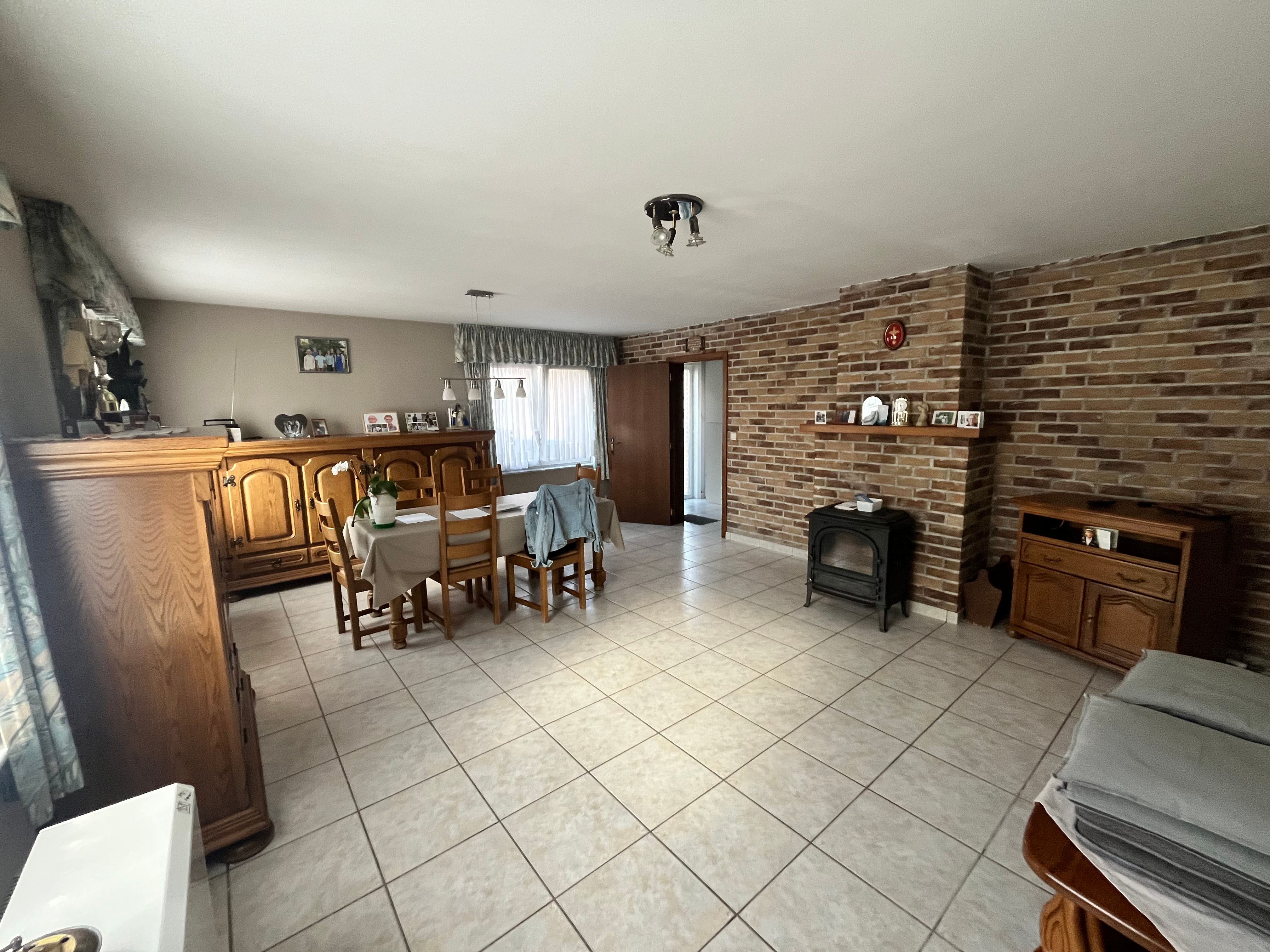 Goed onderhouden 3 slpk woning met ruime garage foto 2