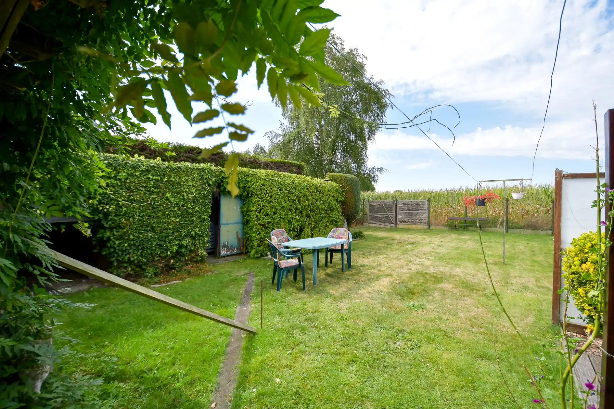 Rustig en centraal gelegen woning met landelijk uitzicht, grote garage en tuin foto 3