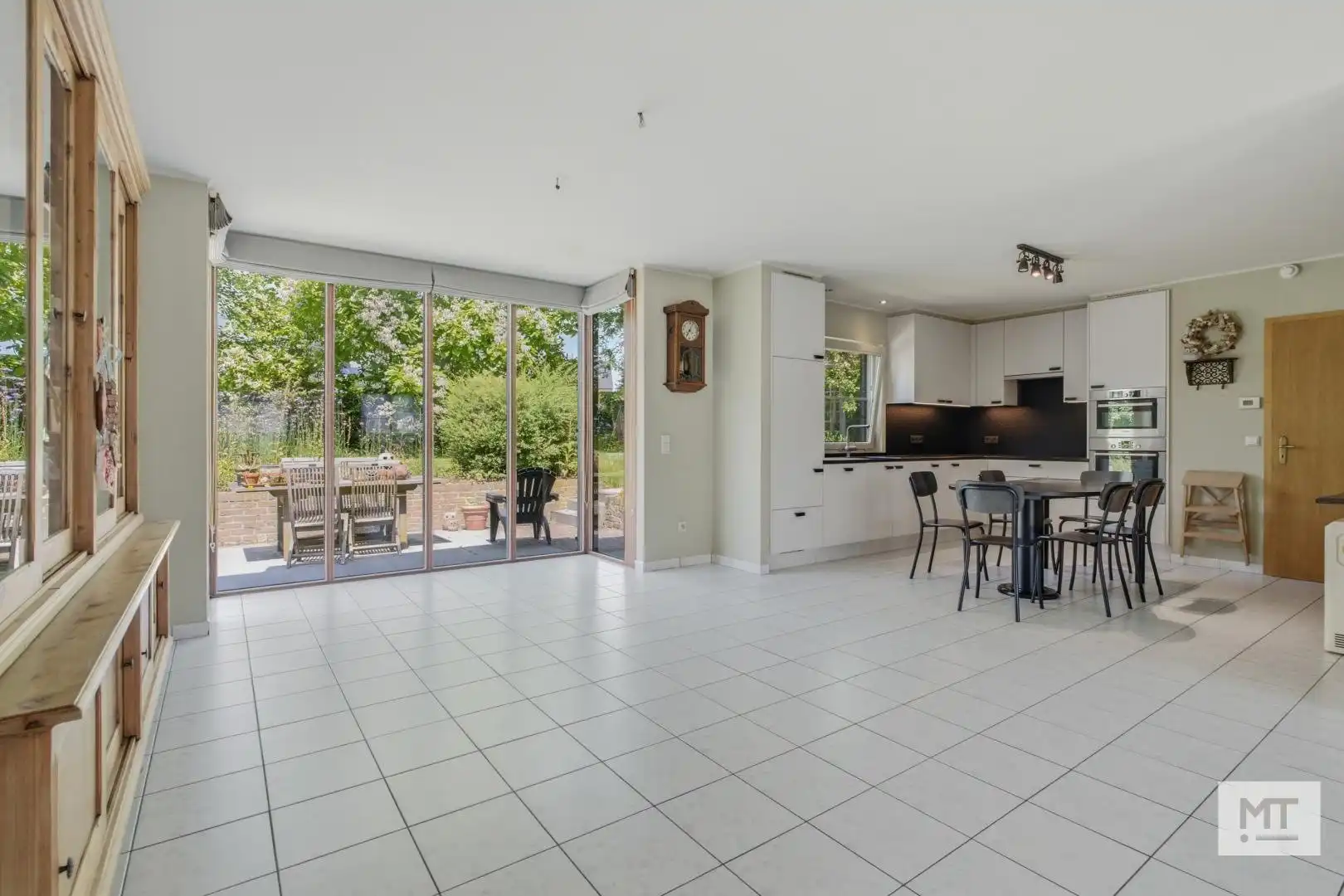 Alleenstaande woning met 4 slaapkamers, zonnige tuin en garage op de Molenhoek foto 5