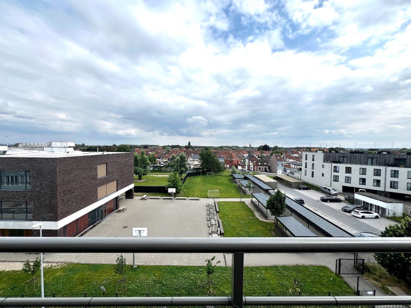 Instapklaar appartement met 2 slaapkamers, autostandplaats en kelderberging te koop te Harelbeke! foto 11