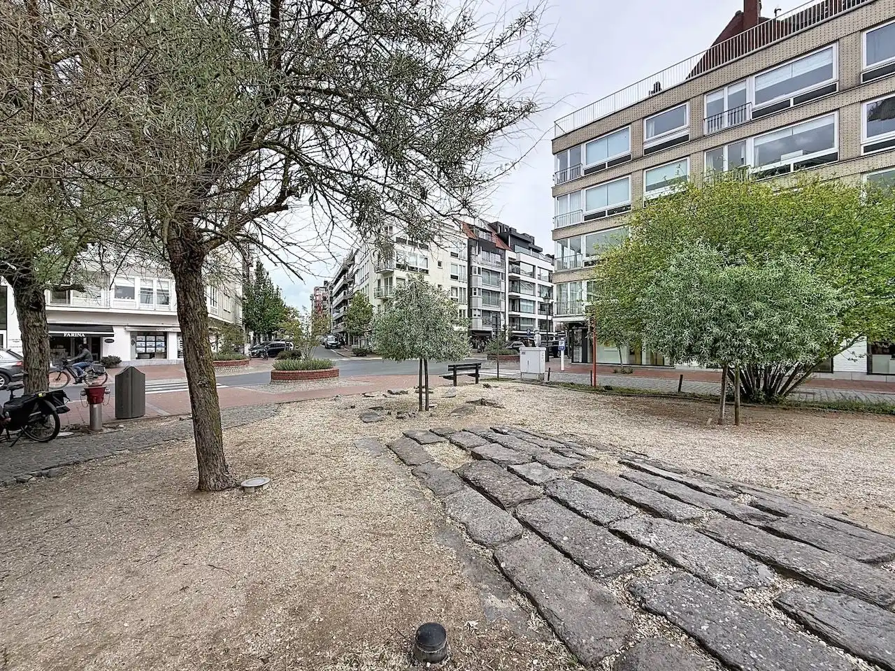 Verzorgd appartement met terras vooraan, gelegen op een boogscheut van de Zeedijk te Knokke foto 16