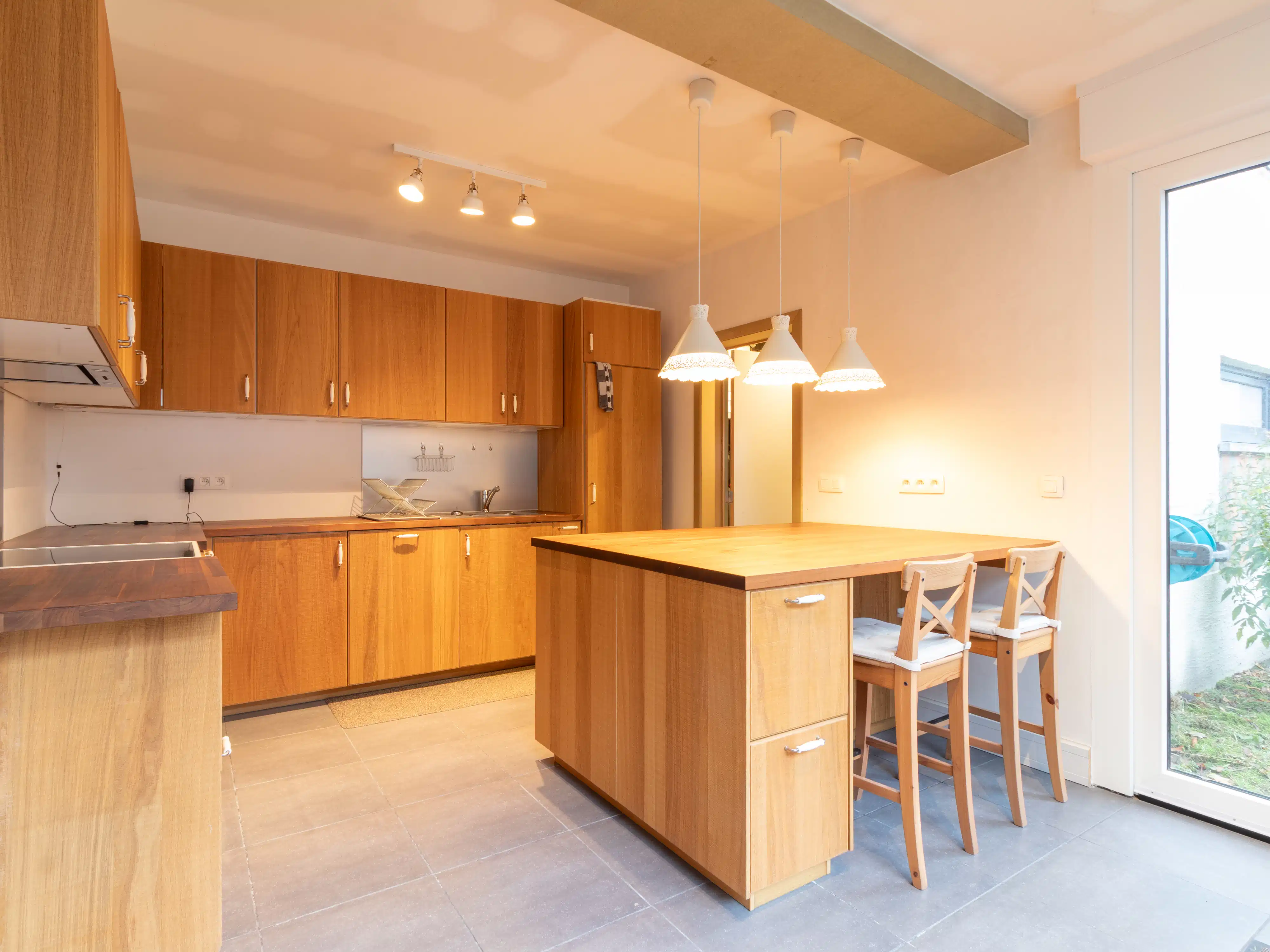 Instapklare halfopen bebouwing met werkplaats en tuin foto 4