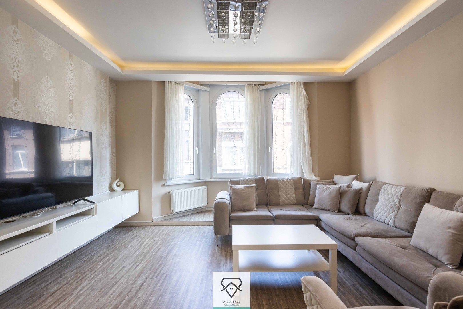 Ruim handelshuis te koop bestaande uit duplexappartement en dubbele handelsruimte foto 14