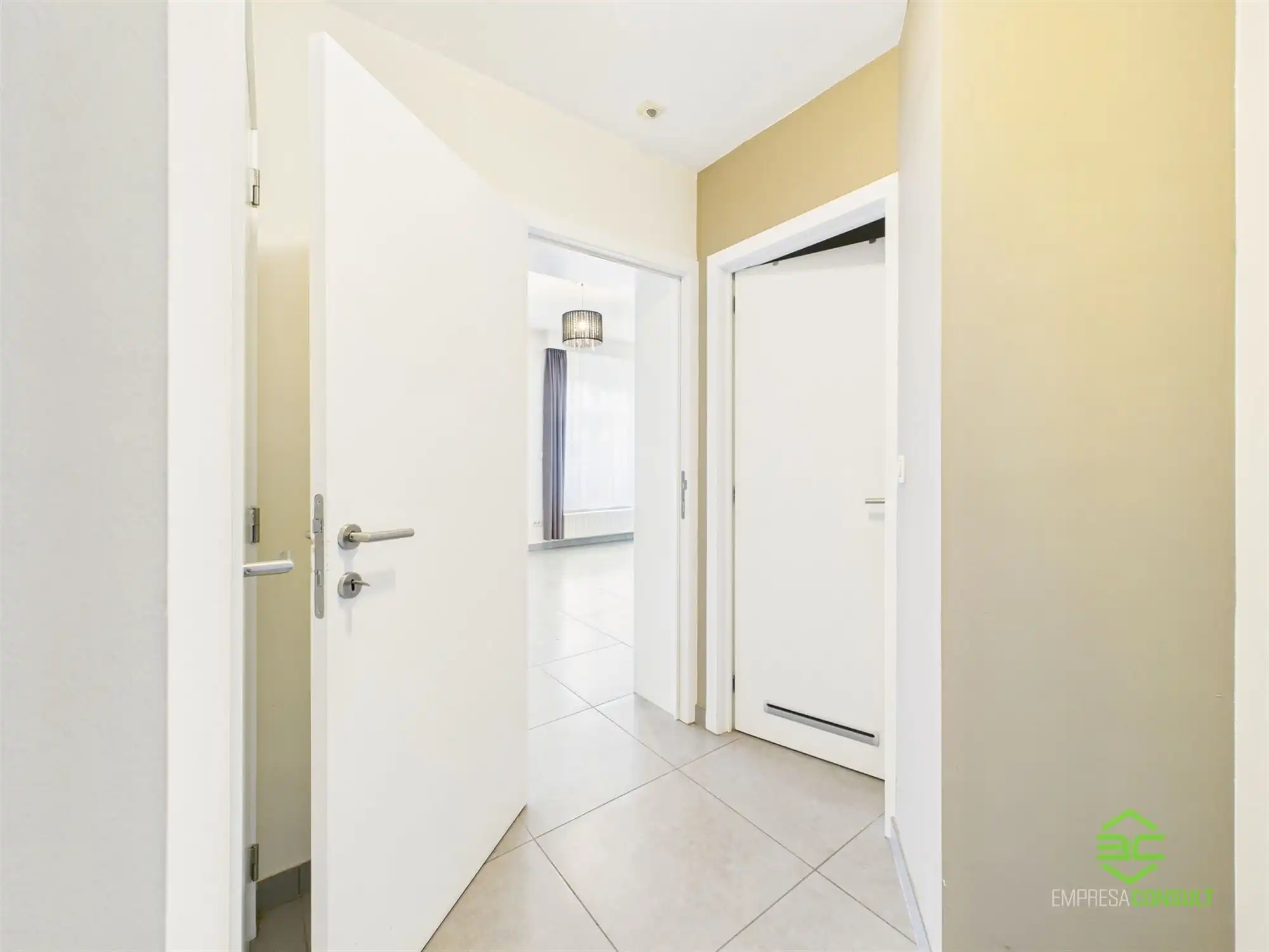 Interessant opbrengsteigendom met 4 app in het centrum! foto 8