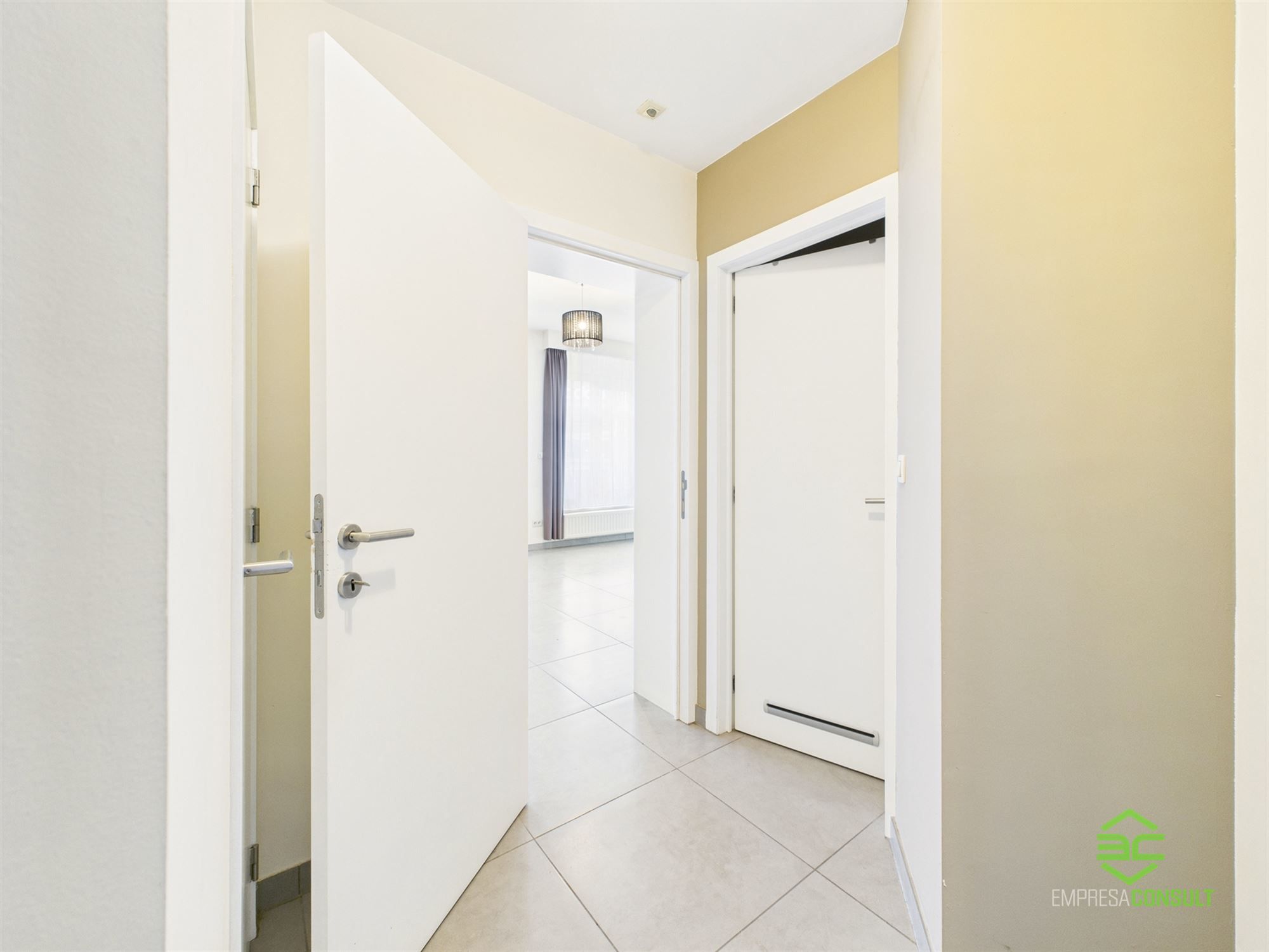 Interessant opbrengsteigendom met 4 app in het centrum! foto 8