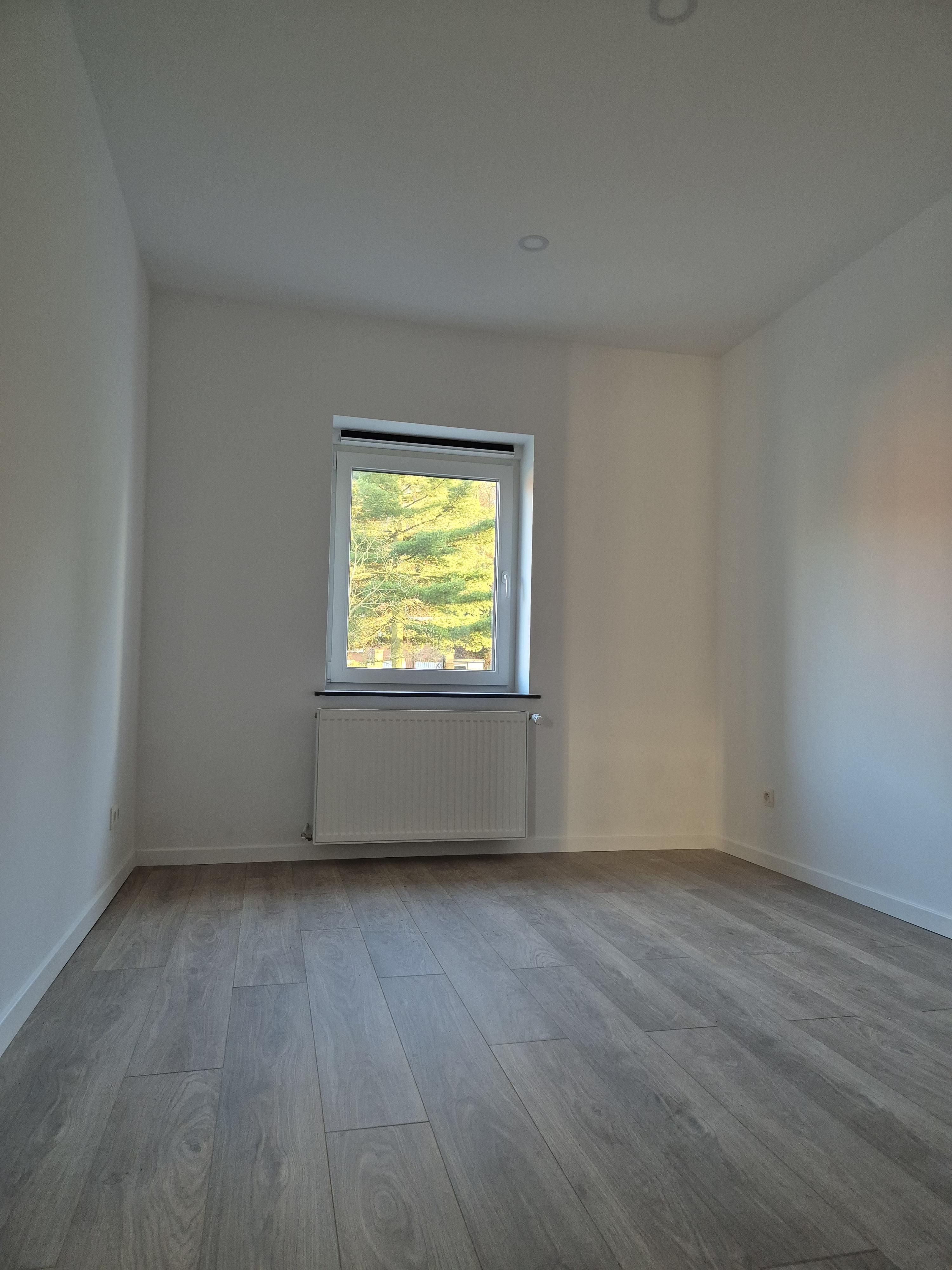 Leuke gerenoveerde woning met 4 slaapkamers en tuin foto 15