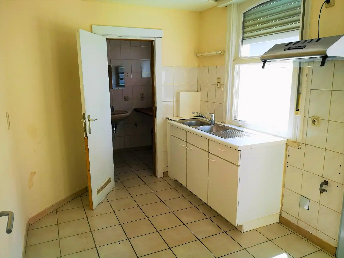 Woning nabij het centrum met 3 slaapkamers & uitweg. foto 9