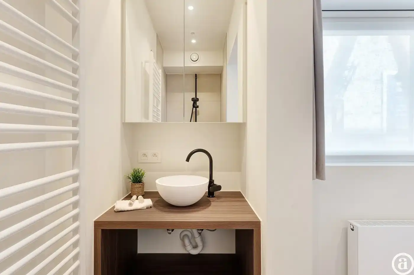 Lichtrijk hoekappartement met zijdelings zeezicht, centrum   foto 17