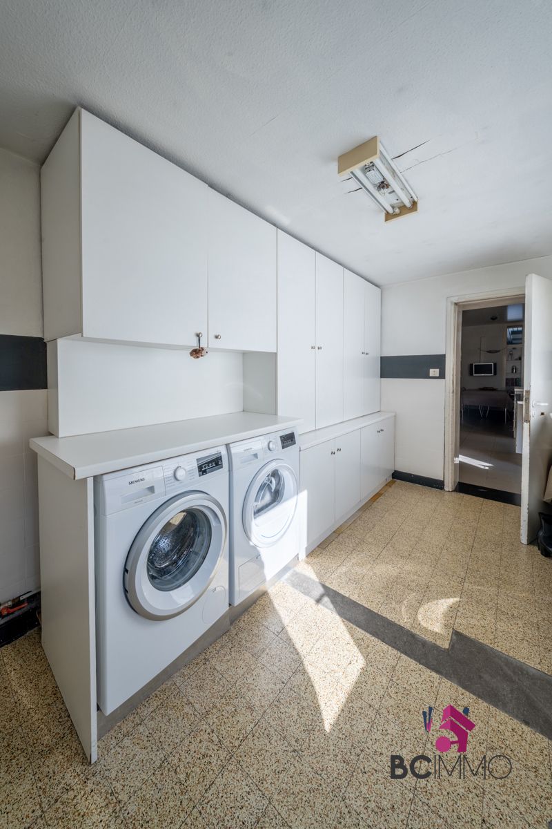 Ruime woning met praktijkruimte en 6 slaapkamers te Genk foto 13