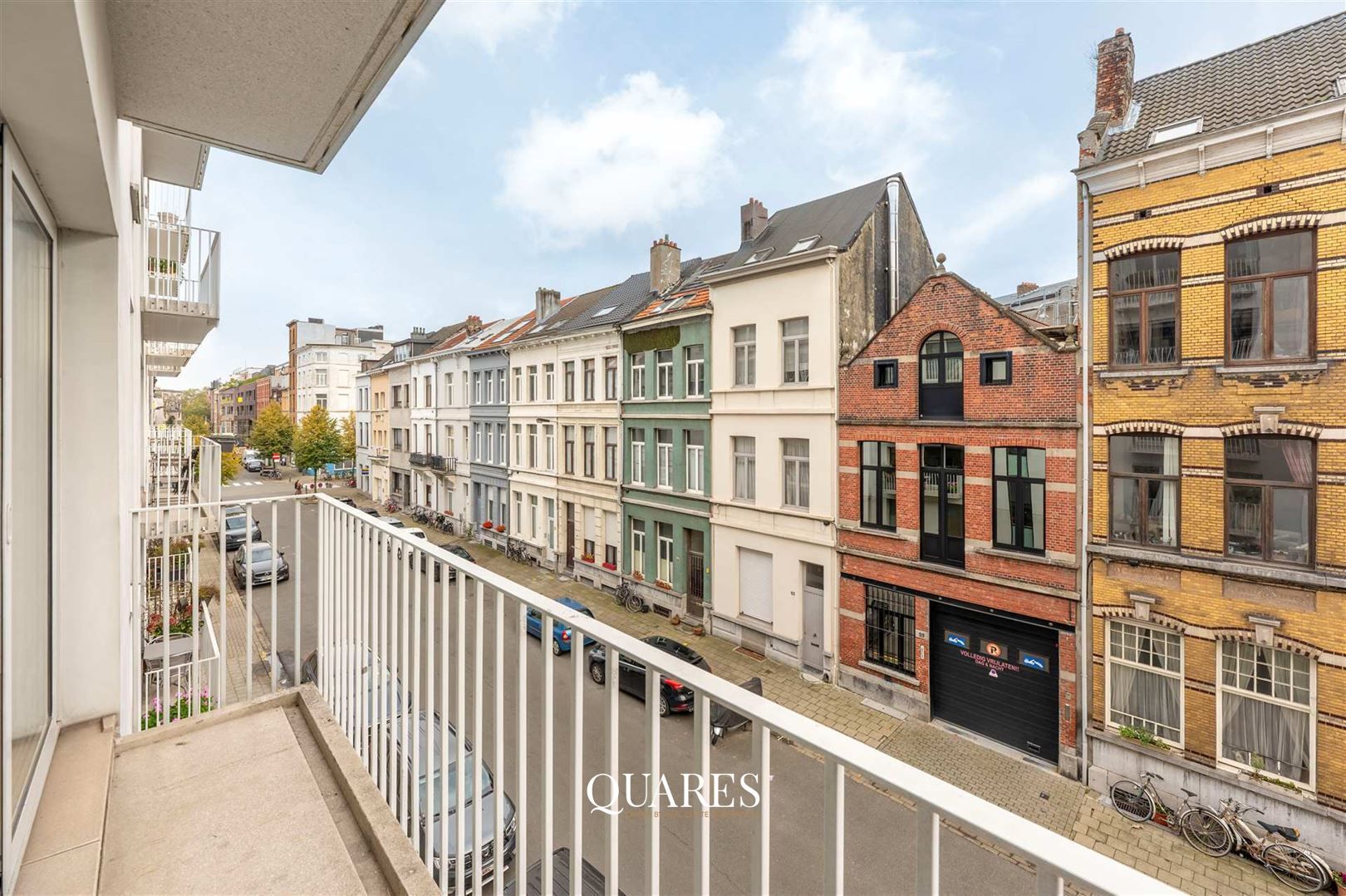 Ruim en lichtrijk 2 slkr appartement met terras op toplocatie in Antwerpen Zuid foto 4