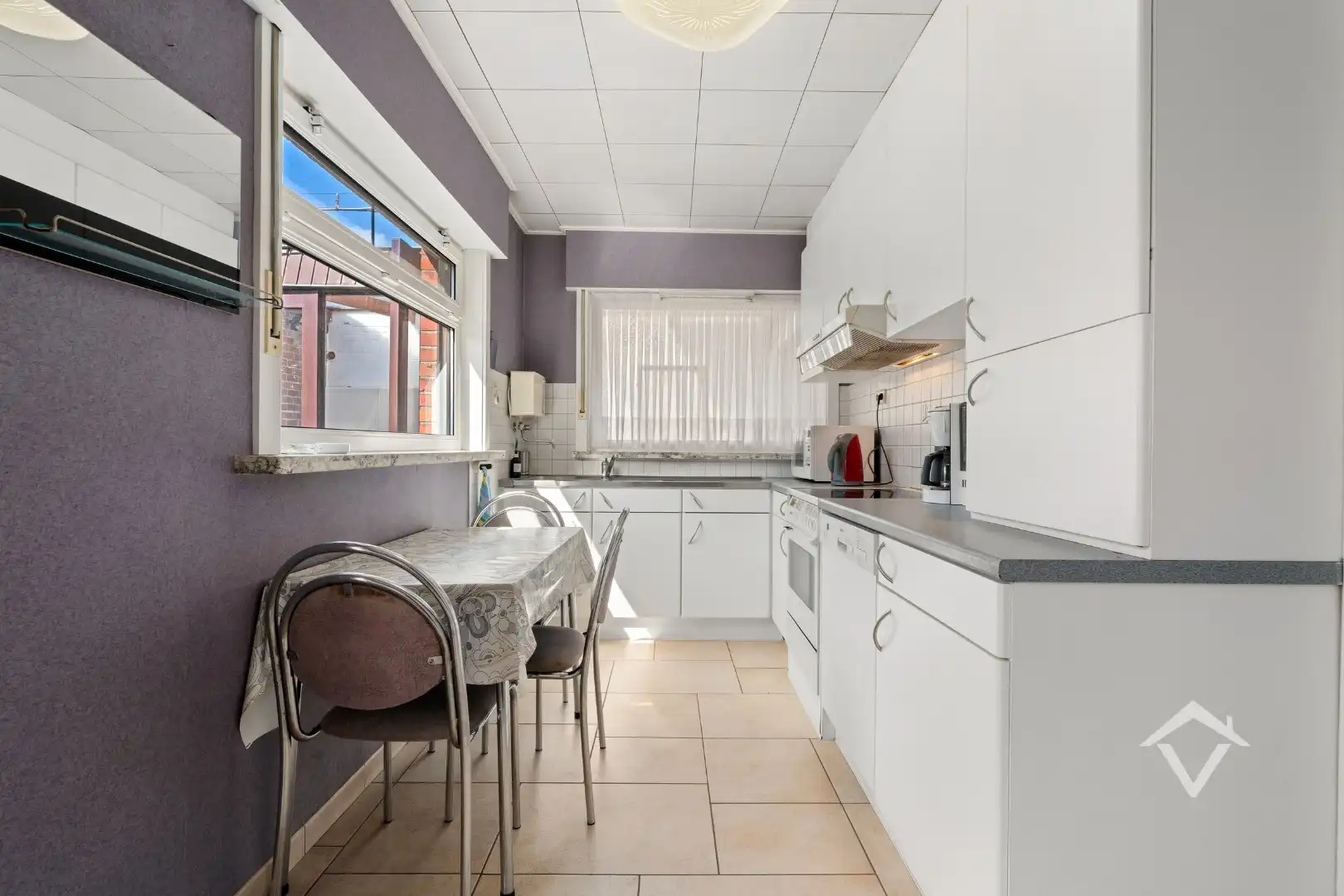 Alleenstaande woning met 4 slaapkamers en dubbele garage te Ichtegem foto 7