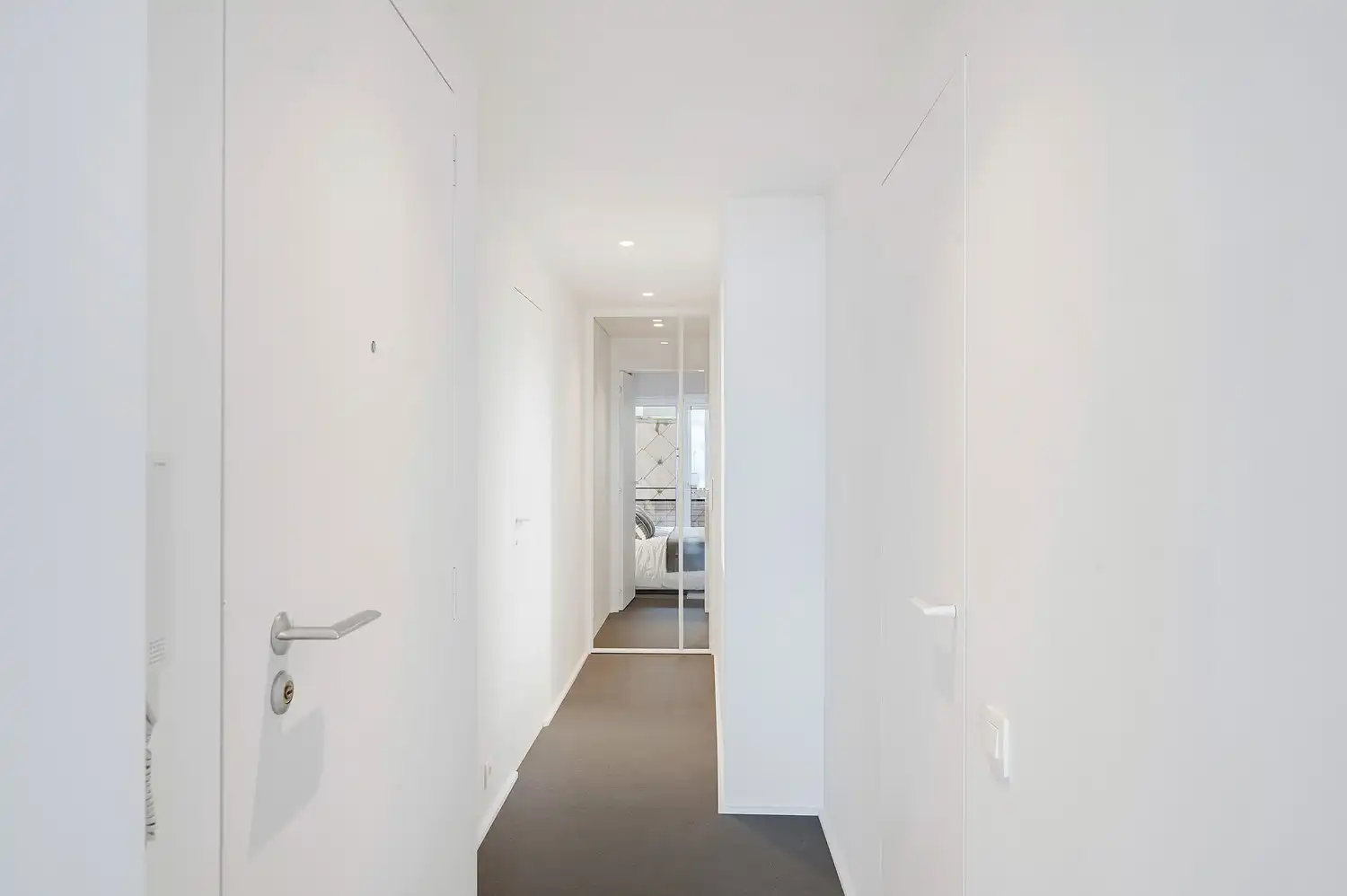 Prachtig vernieuwd 2 slaapkamer appartement aan het Albertstrand foto 8