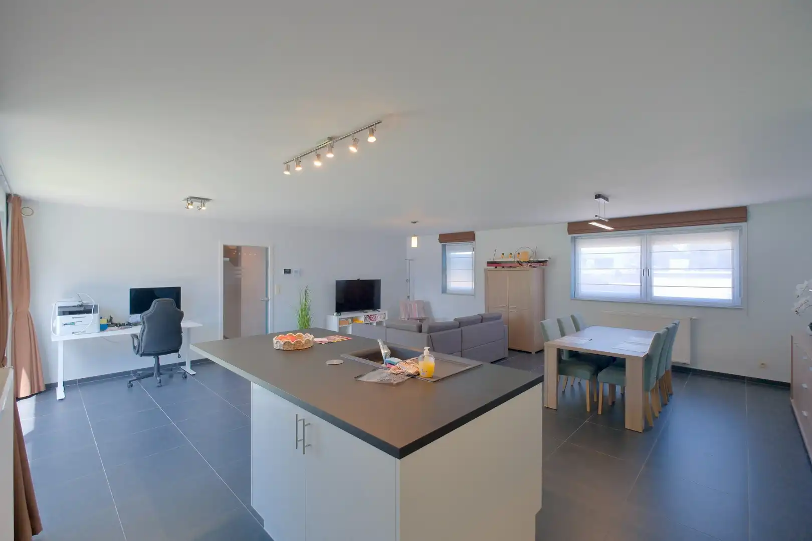 Recente bel-etage met 3 slpks, ruim terras en staanplaats foto 8