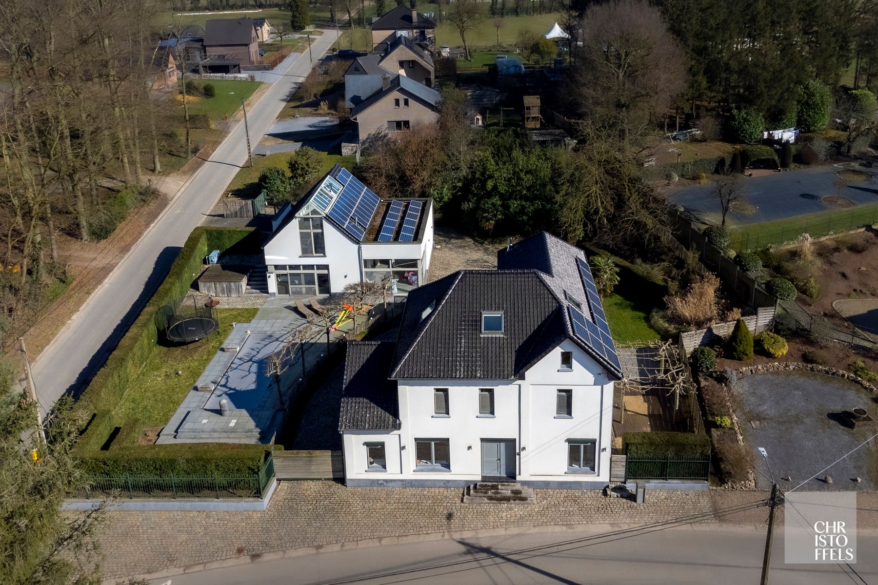 Totaal gerenoveerde villa (362 m²) met poolhouse (239 m²) in Opoeteren foto {{pictureIndex}}