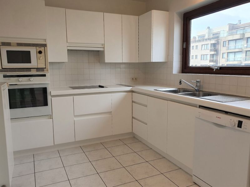 Ruim 2-slaapkamer appartement met zeezicht te huur op jaarbasis foto 4