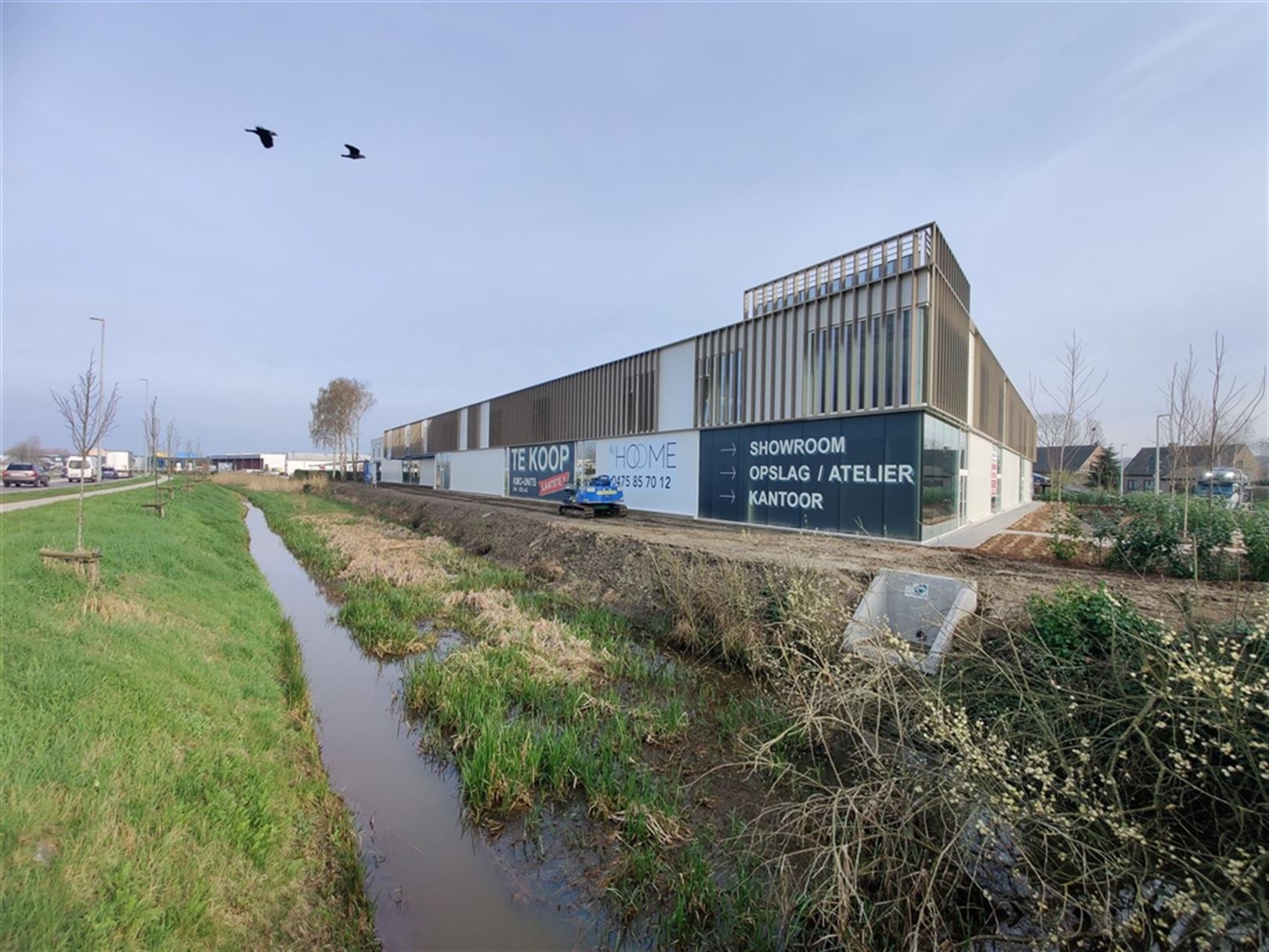 Eigentijdse nieuwbouw KMO units met parkeerplaatsen foto 18