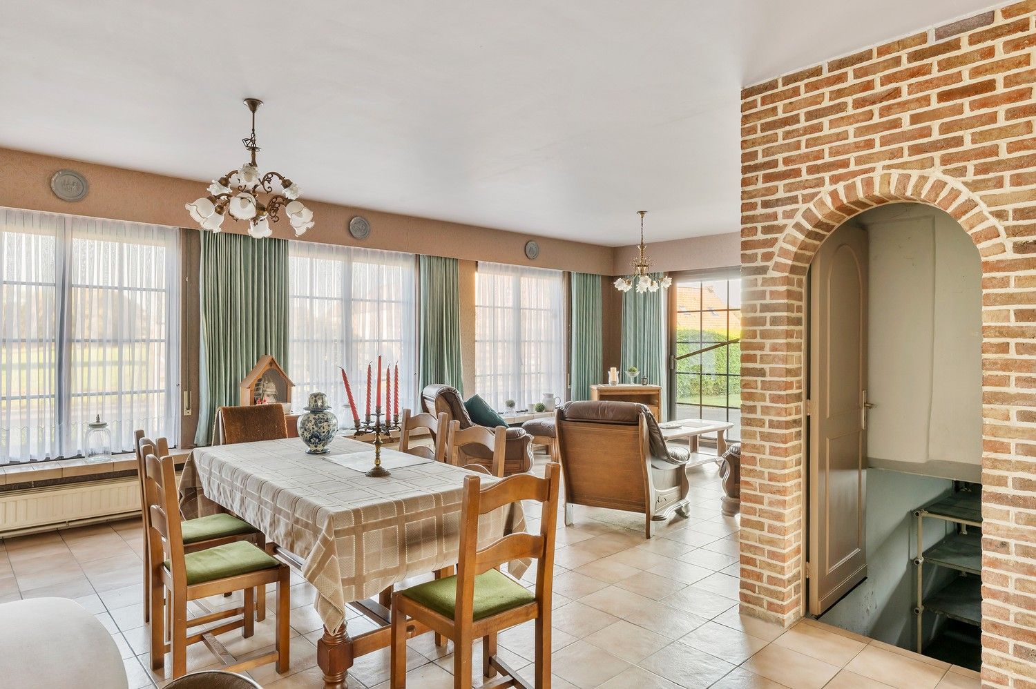 Ruime open bebouwing met loods en garages op ca. 1,7 ha – landelijke ligging in agrarisch gebied. foto 6