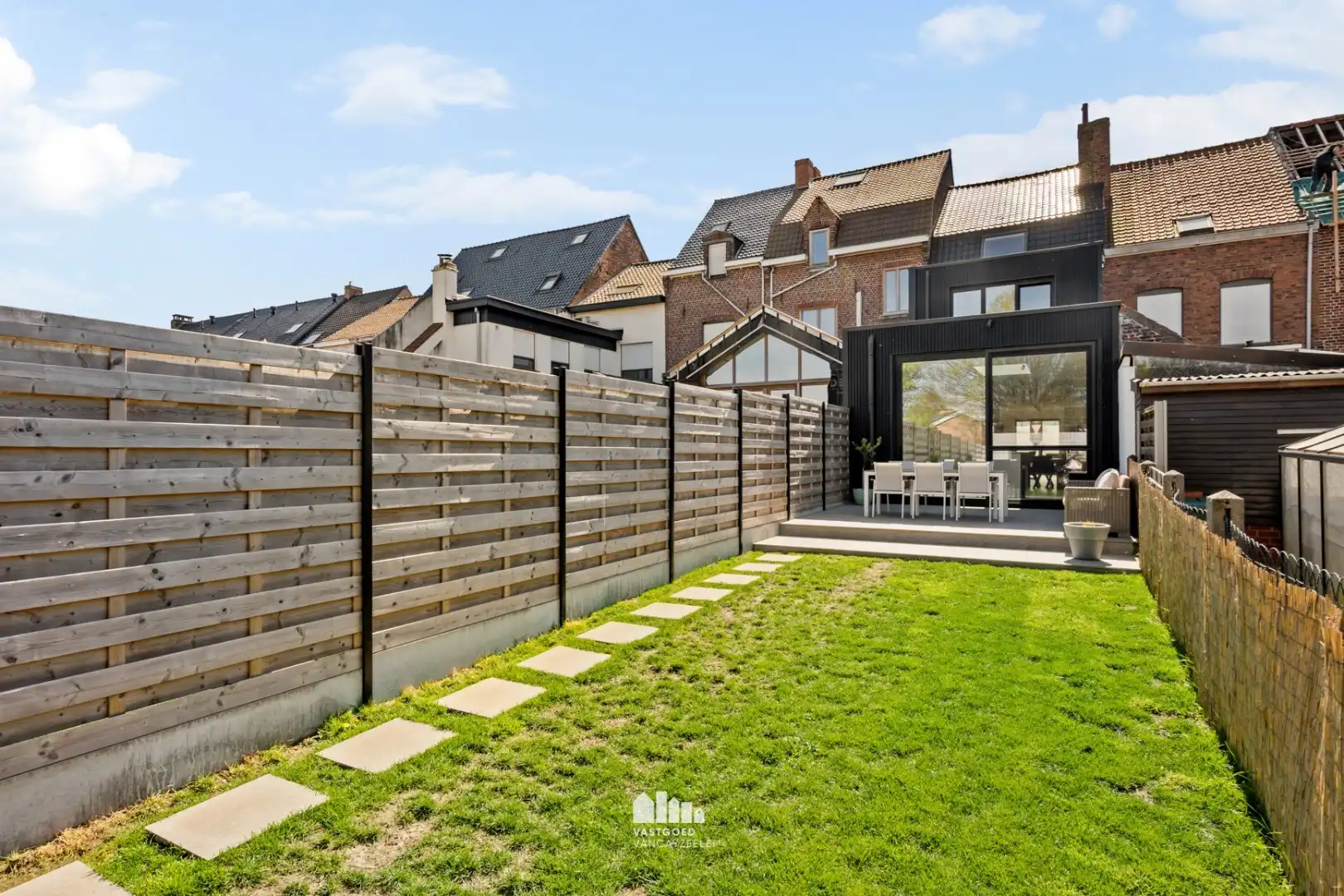 Volledig gerenoveerde woning met 5 slaapkamers, zonnige tuin en garage foto 16