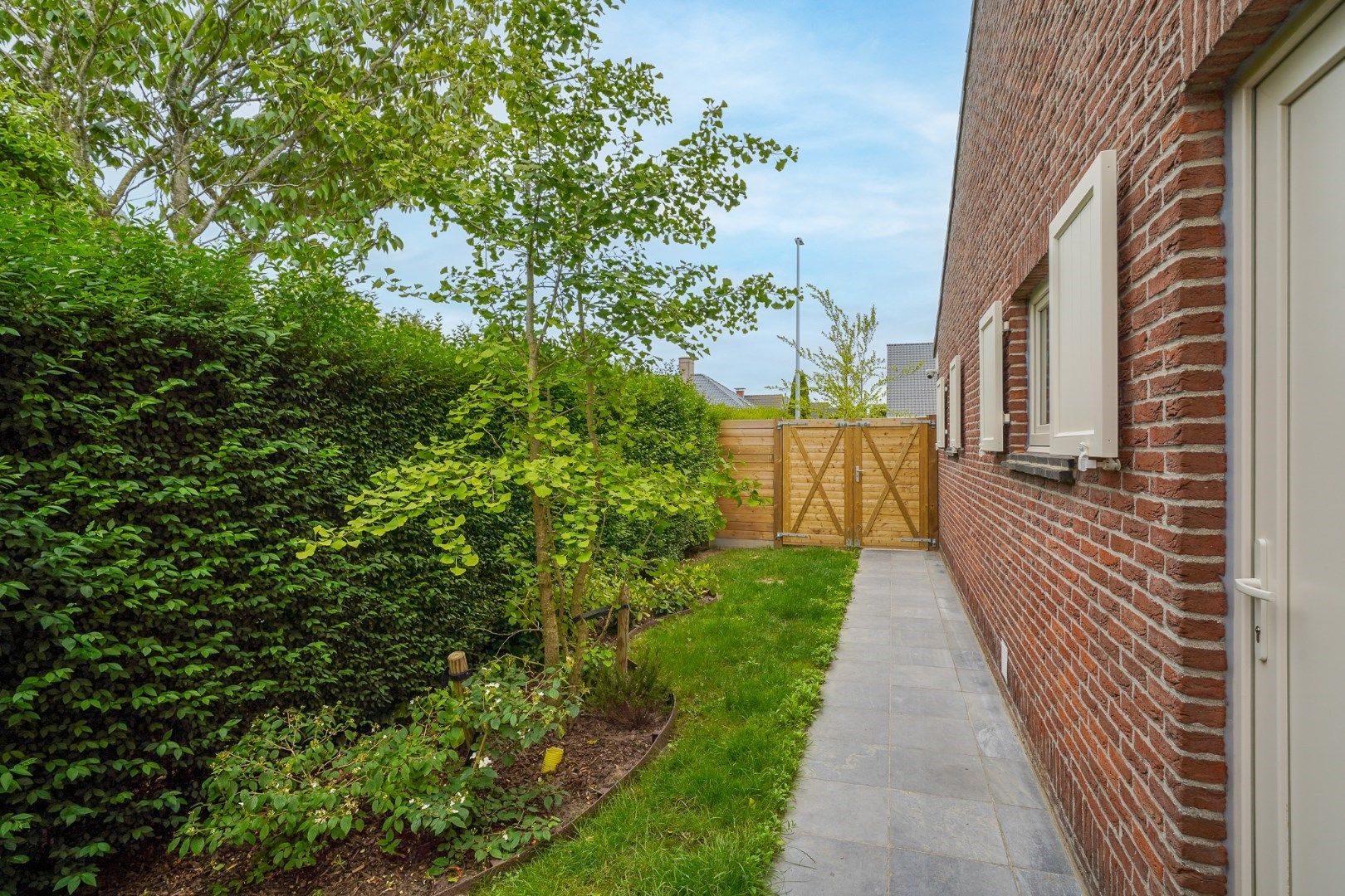 Instapklare laagbouwvilla met 305 m² woonoppervlakte en prachtig aangelegde tuin foto 20