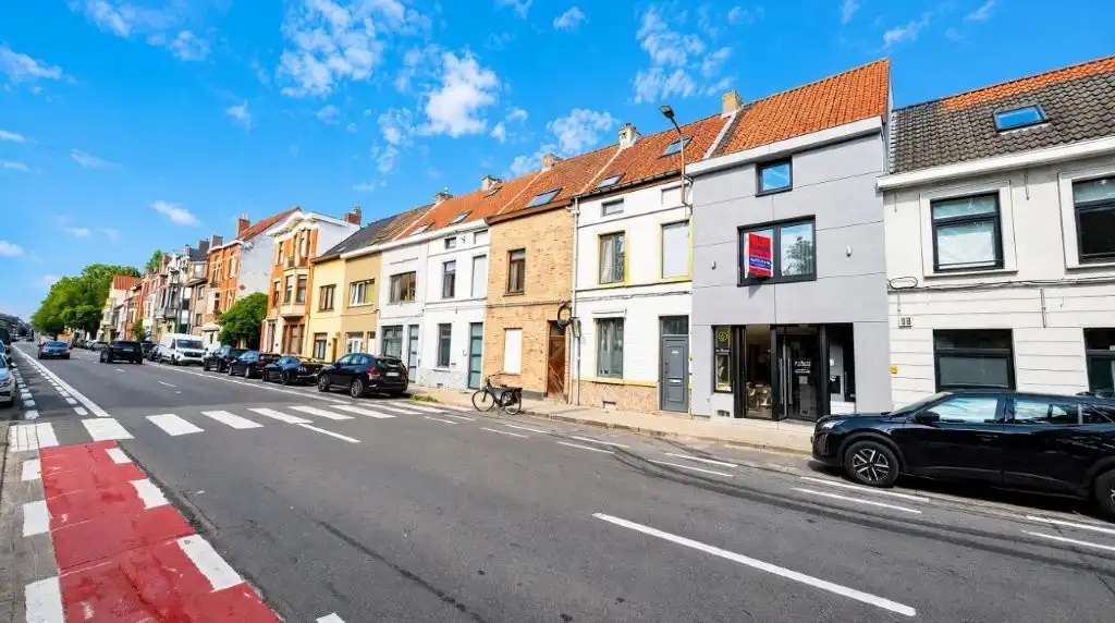 Commercieel pand met WOONST, praktijk, vrij beroep + duplex app foto {{pictureIndex}}
