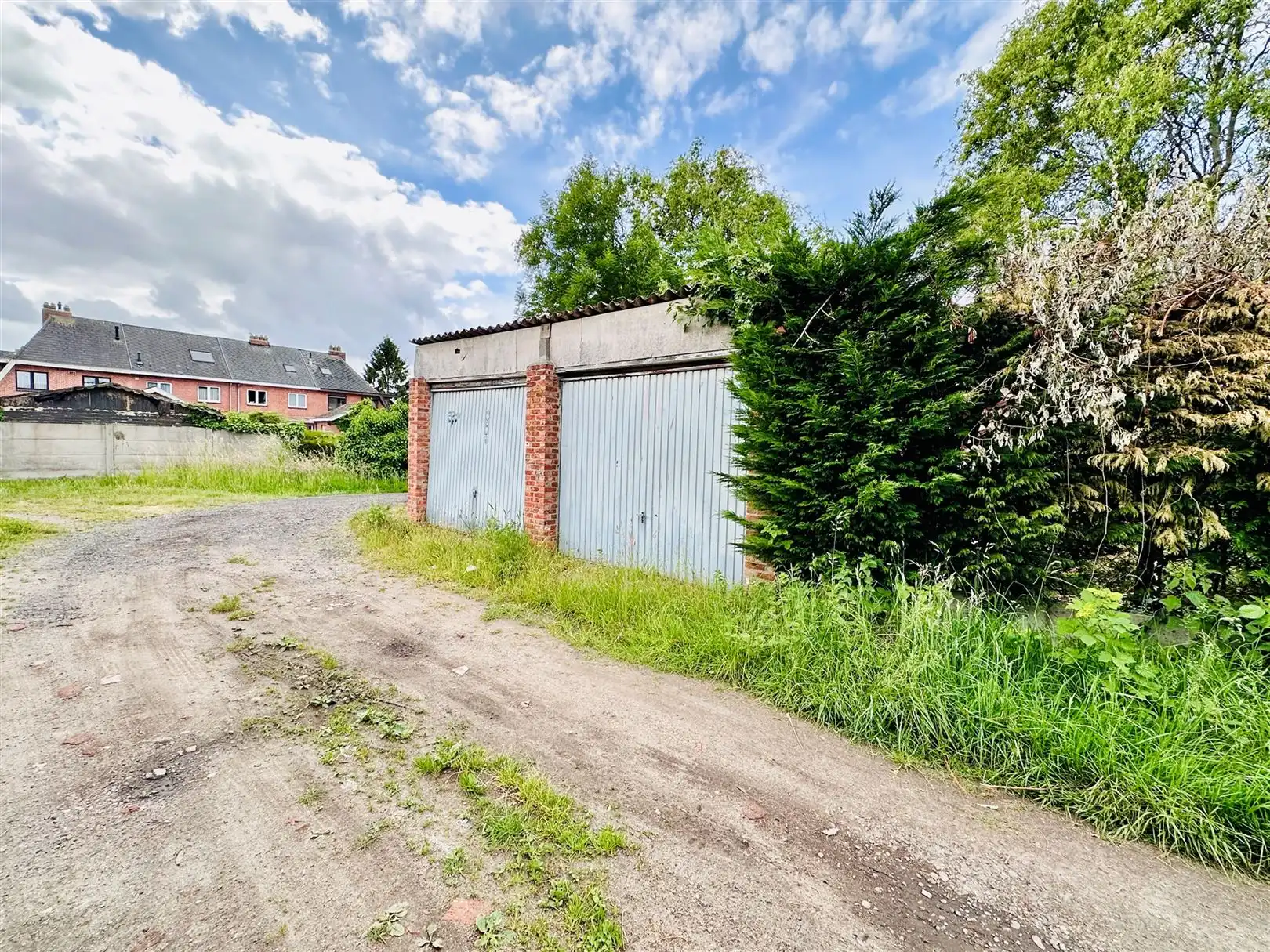 2 garages met grond te Dendermonde foto {{pictureIndex}}