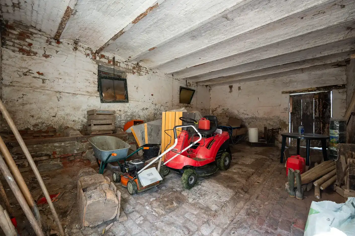 Charmante renovatiewoning met grote tuin en garage op royaal perceel foto 27