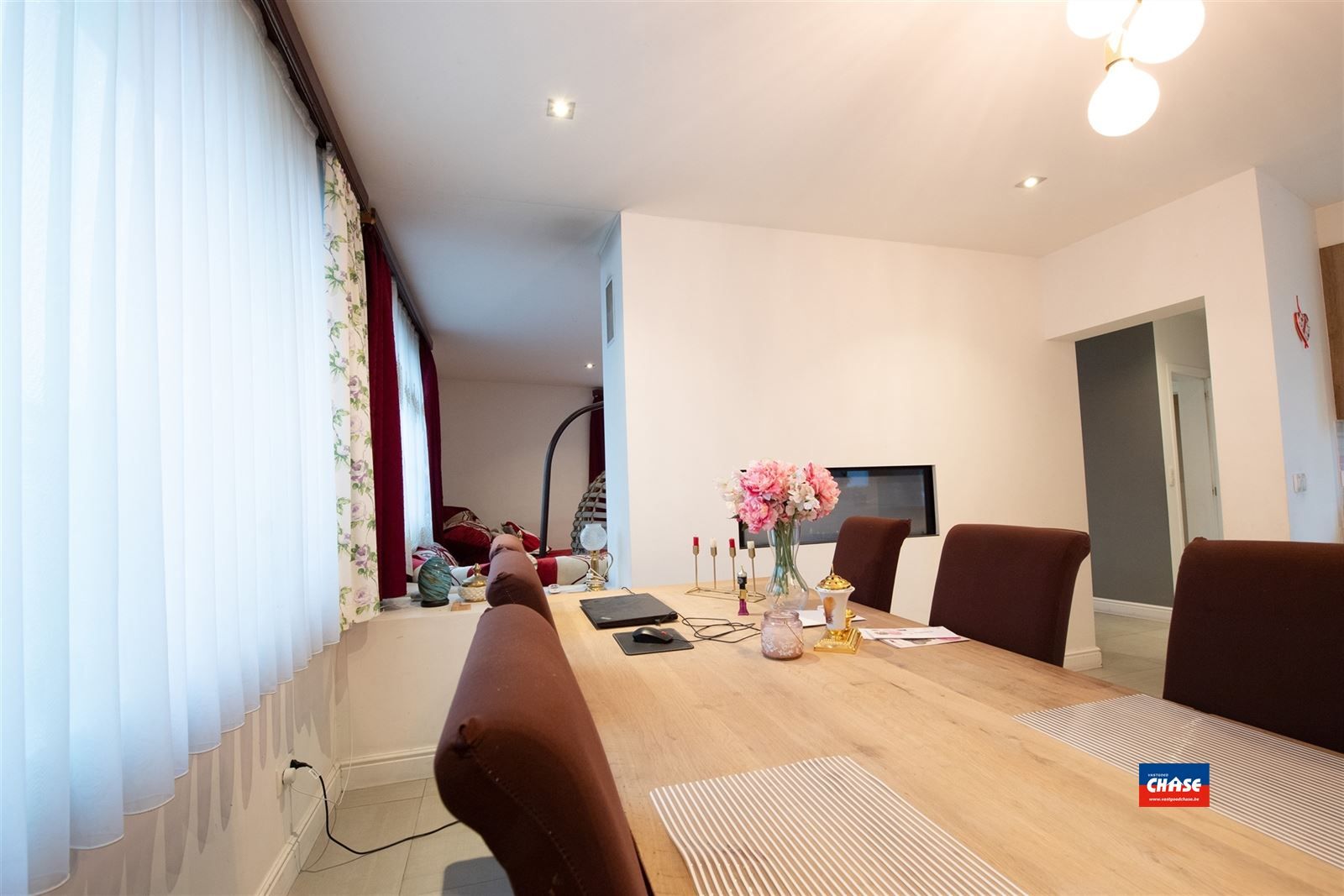 Handelshuis met groot appartement, garage en tuin foto 27