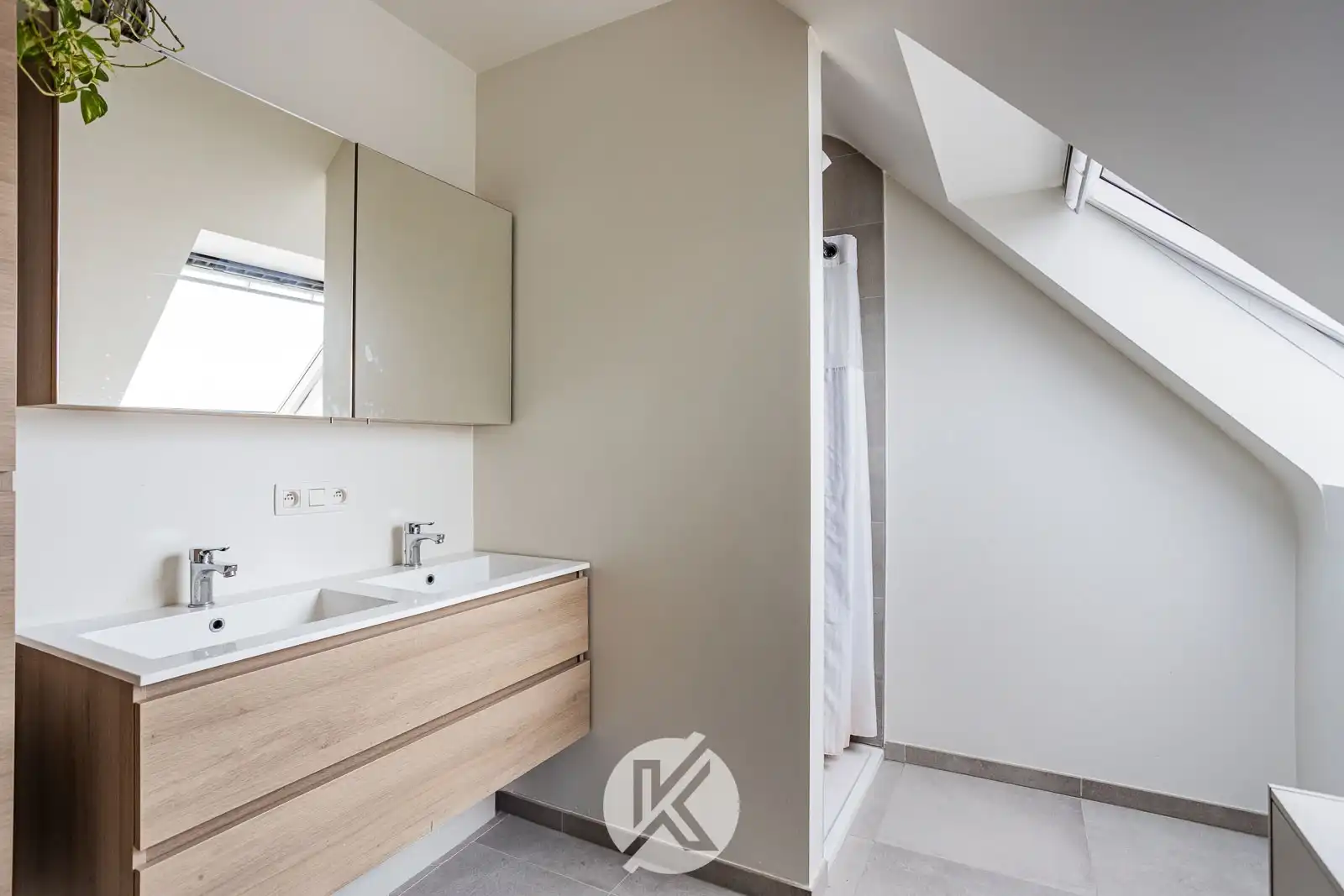 Elegant appartement met private garage foto 12