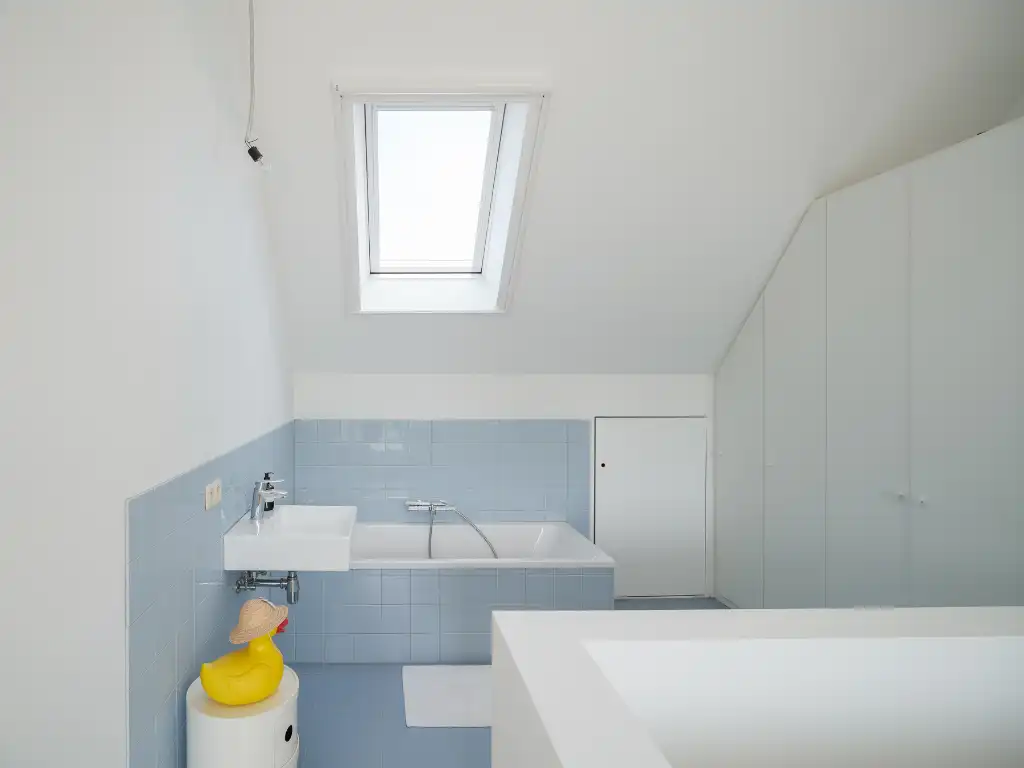 Architecturale gezinswoning met drie slaapkamers, zicht op water en groen, vlak bij de Coupure. foto 14