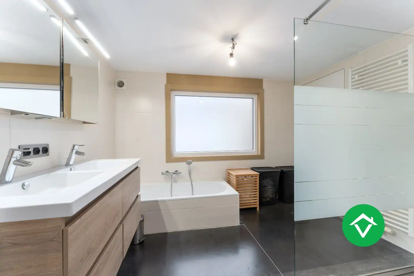 Instapklare woning met 2 slaapkamers en zicht op de groene velden te Eernegem foto 14