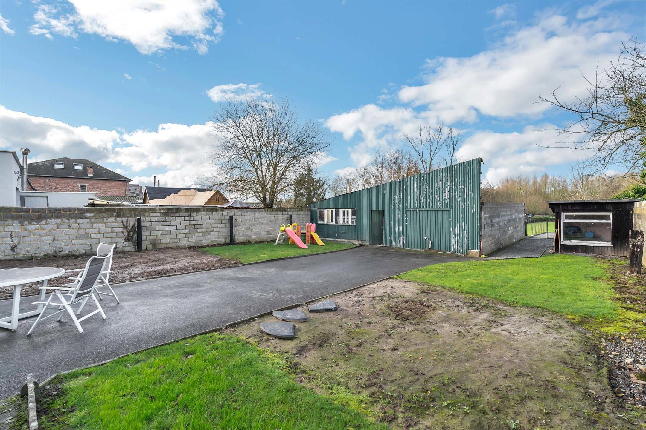 Gerenoveerde 3-gevel op strategische locatie met bijgebouw en ruime tuin foto 22