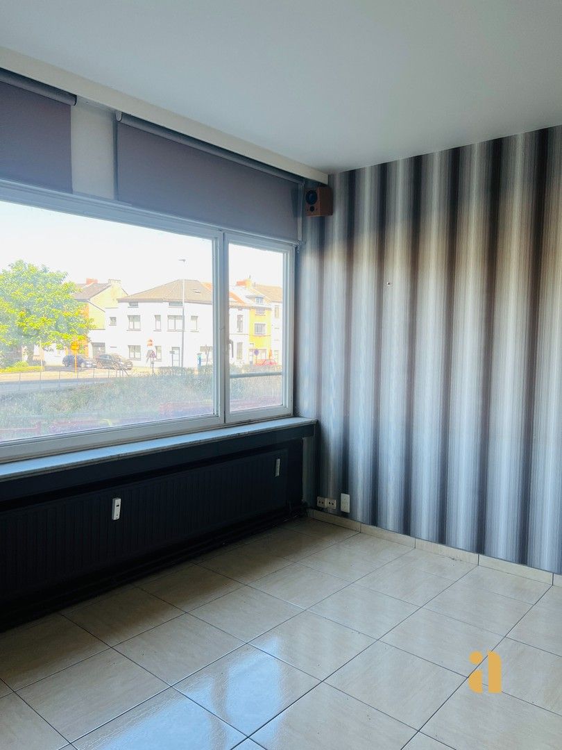 Veelzijdig handelspand van 100m2 met zonnig terras foto 12