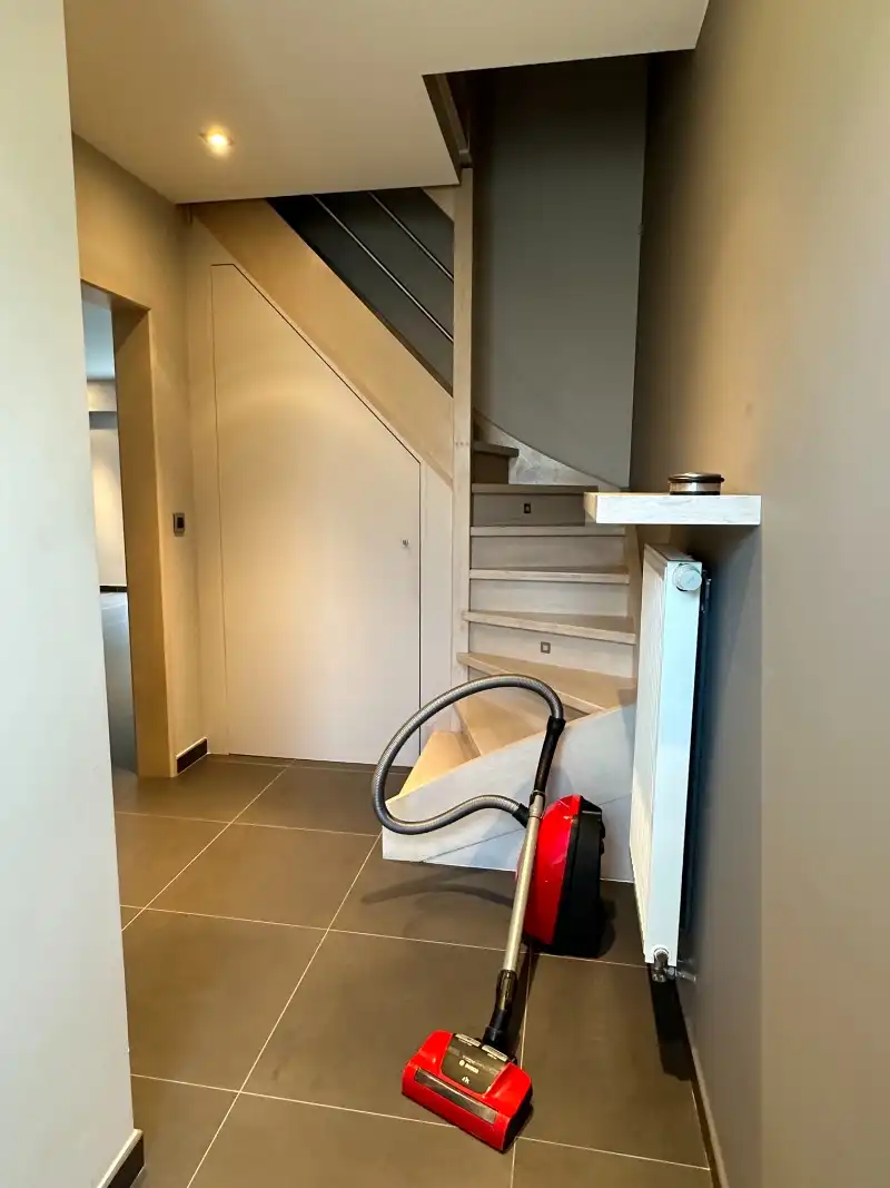 Woning met garage, fietsenberging en ruim terras foto 2