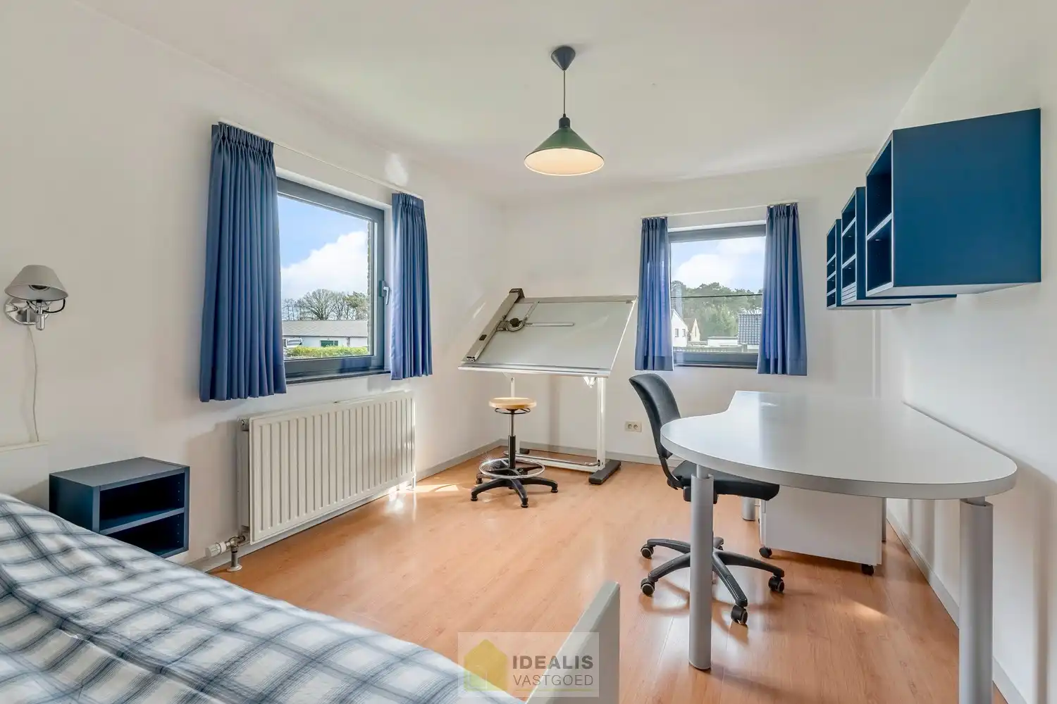 EXTRA RUIME VILLA MET EEN PRACHTIG LICHTRIJKE LEEFRUIMTE, RUIME KEUKEN, 4 SLAAPKAMERS, 2 BADKAMERS EN EEN RUIM PRAKTIJK/KANTOORGEDEELTE OP EEN RIANT EN CENTRAAL PERCEEL VAN MAAR LIEFST 16A 27CA OP EEN GUNSTIGE LOCATIE NABIJ HET CENTRUM VAN ACHEL! foto 42