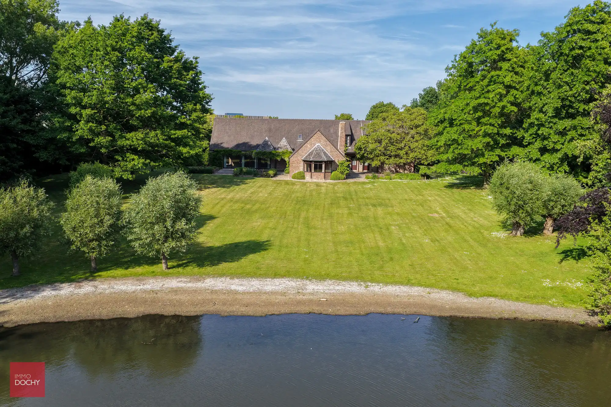 Ruim landhuis in prachtig domein van ca. 2ha foto 2