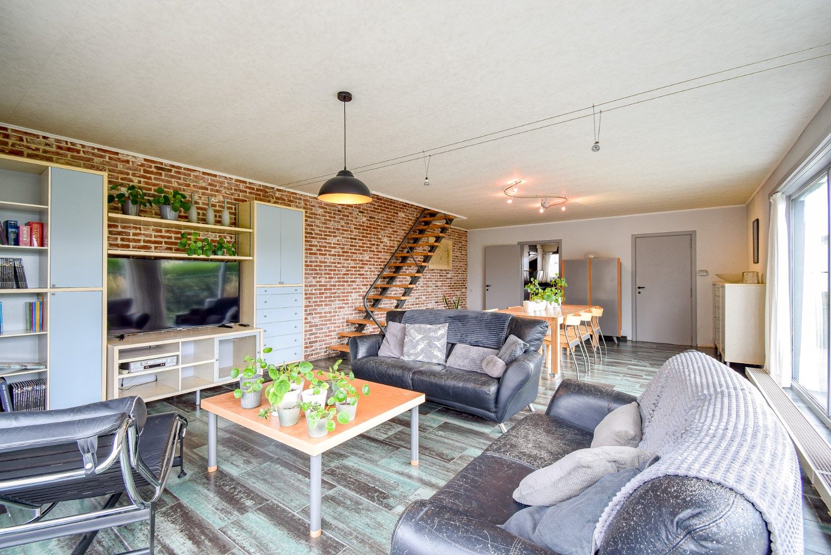 Rustig gelegen gezinswoning met 3 slaapkamers en garage foto 3
