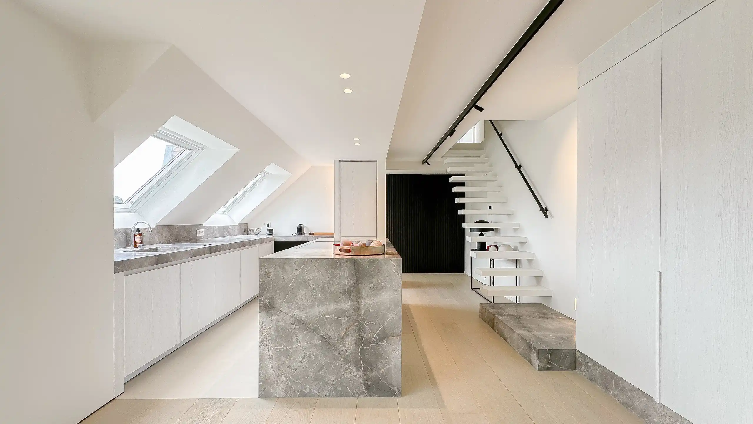 Bijzonder aantrekkelijk DUPLEX-appart., aan het Albertplein. foto 11