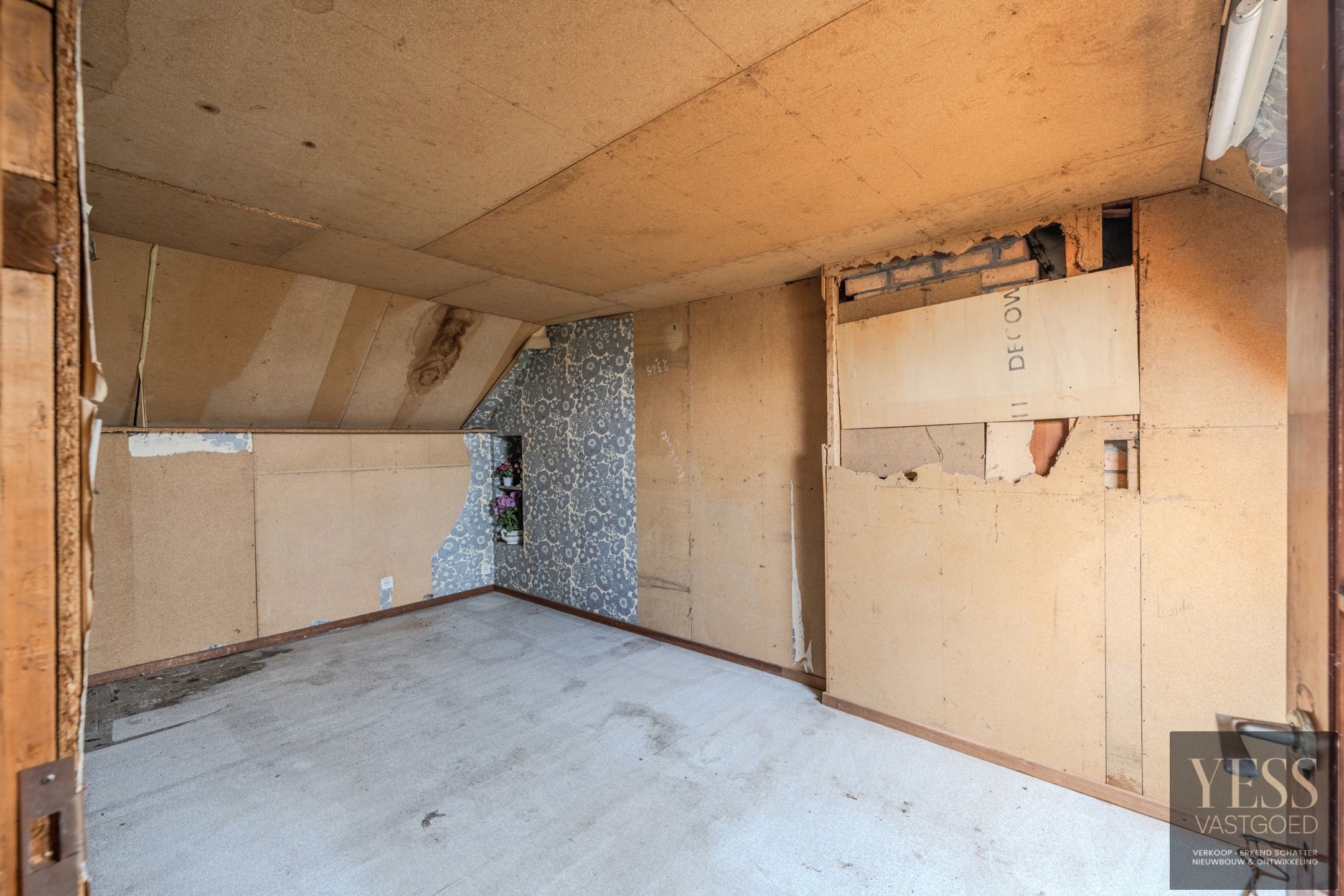 Te renoveren woning met potentieel aan de vaart! foto 14