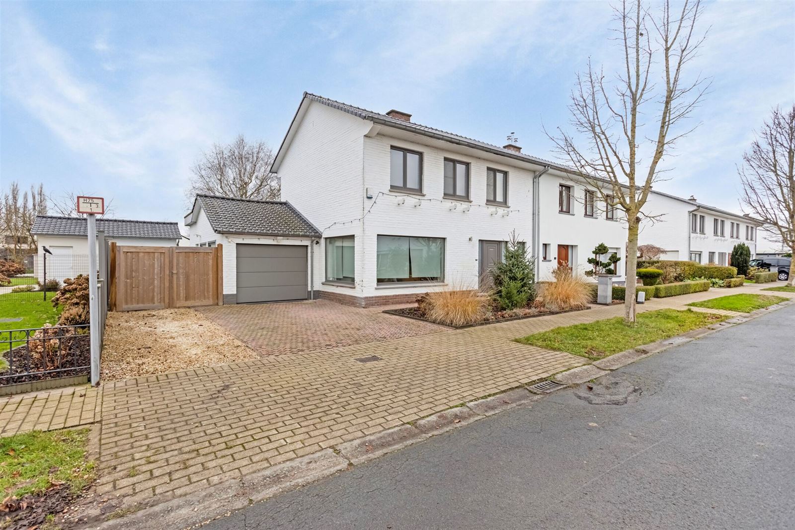 Woning te koop met 3 slaapkamers foto {{pictureIndex}}