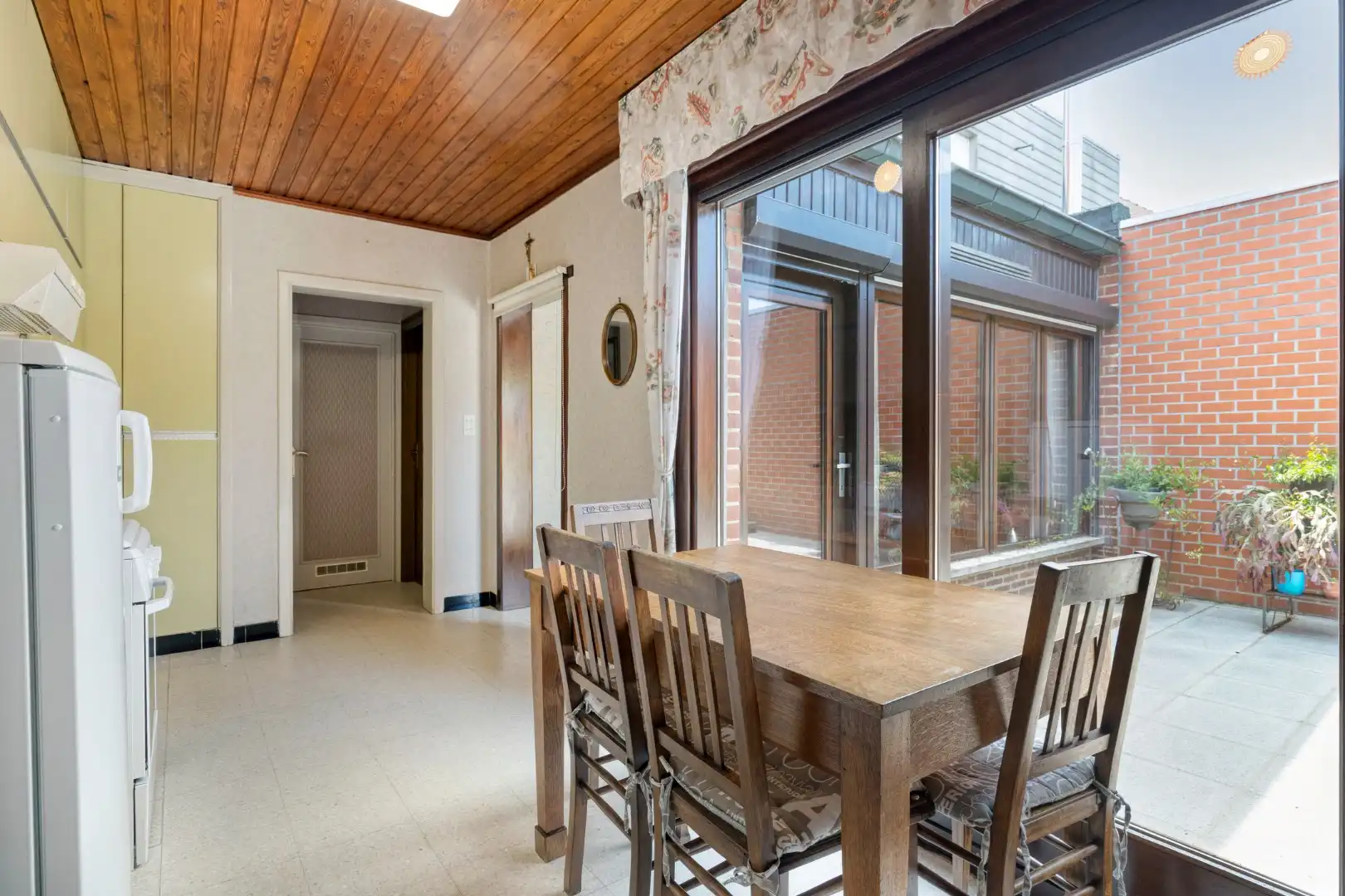 Te renoveren woning met garageweg achteraan! foto 6