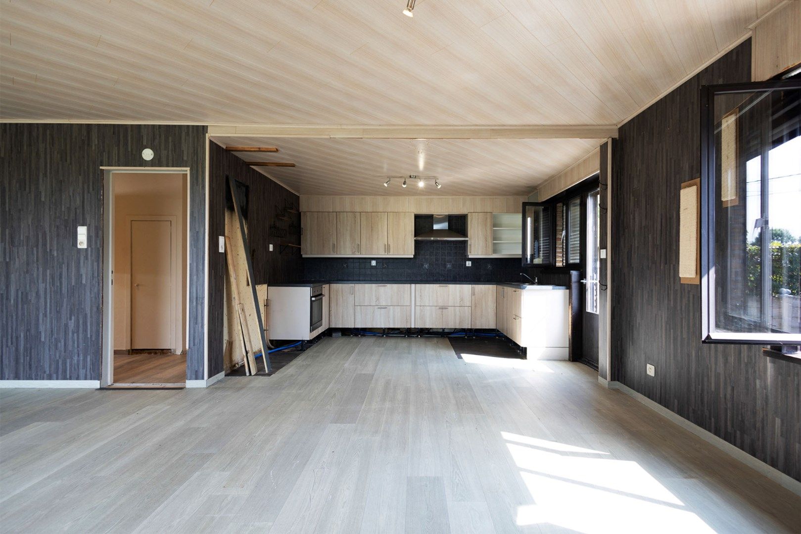Bungalow met 2 slpks en bijgebouwen landelijk gelegen te Adegem foto 11