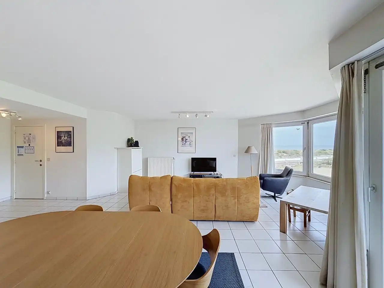 Ruim drie slaapkamer appartement met prachtig open zicht op Zee en het Willemspark foto 2
