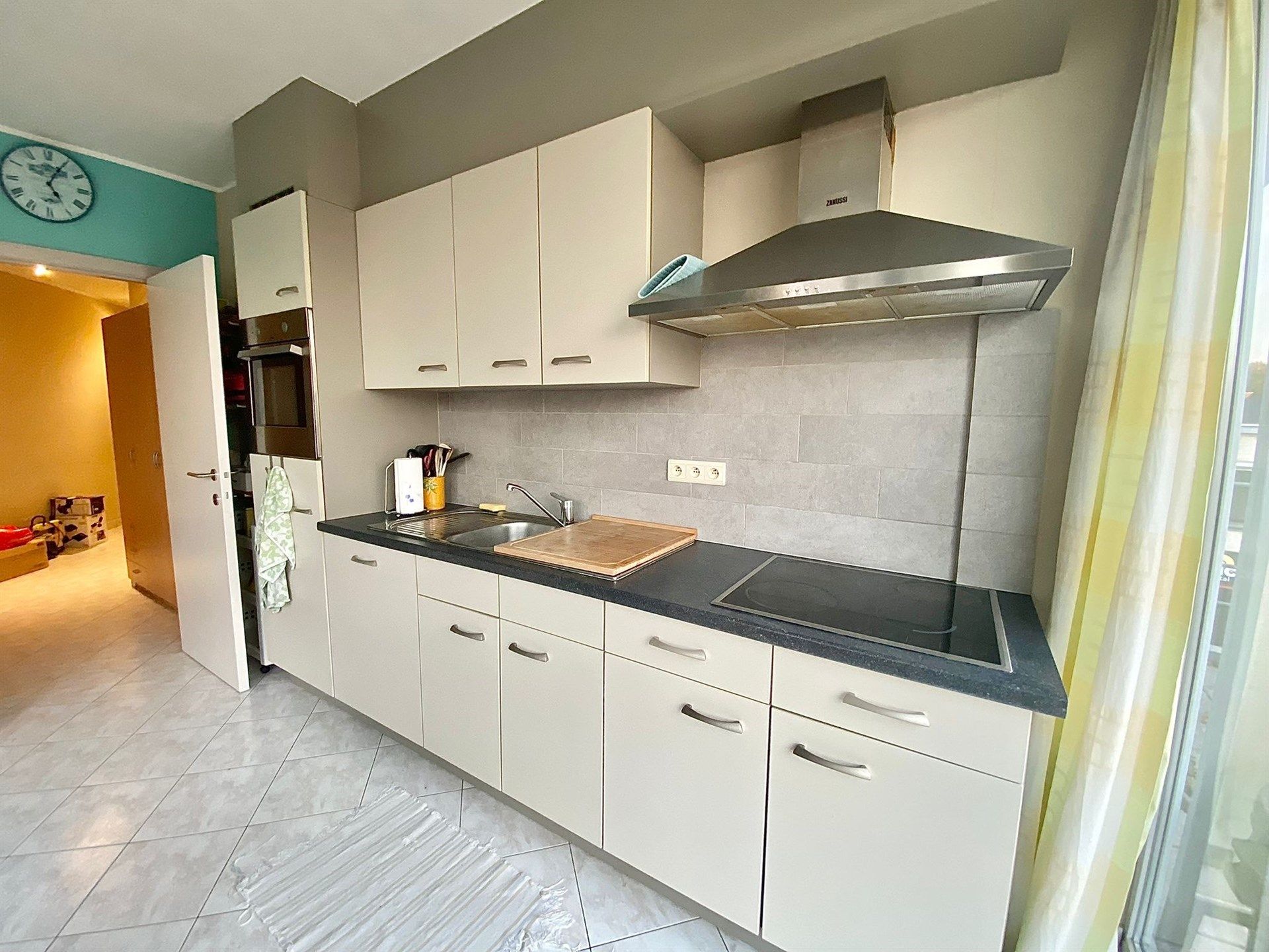 Ruim appartement met twee slaapkamers en terras foto 4