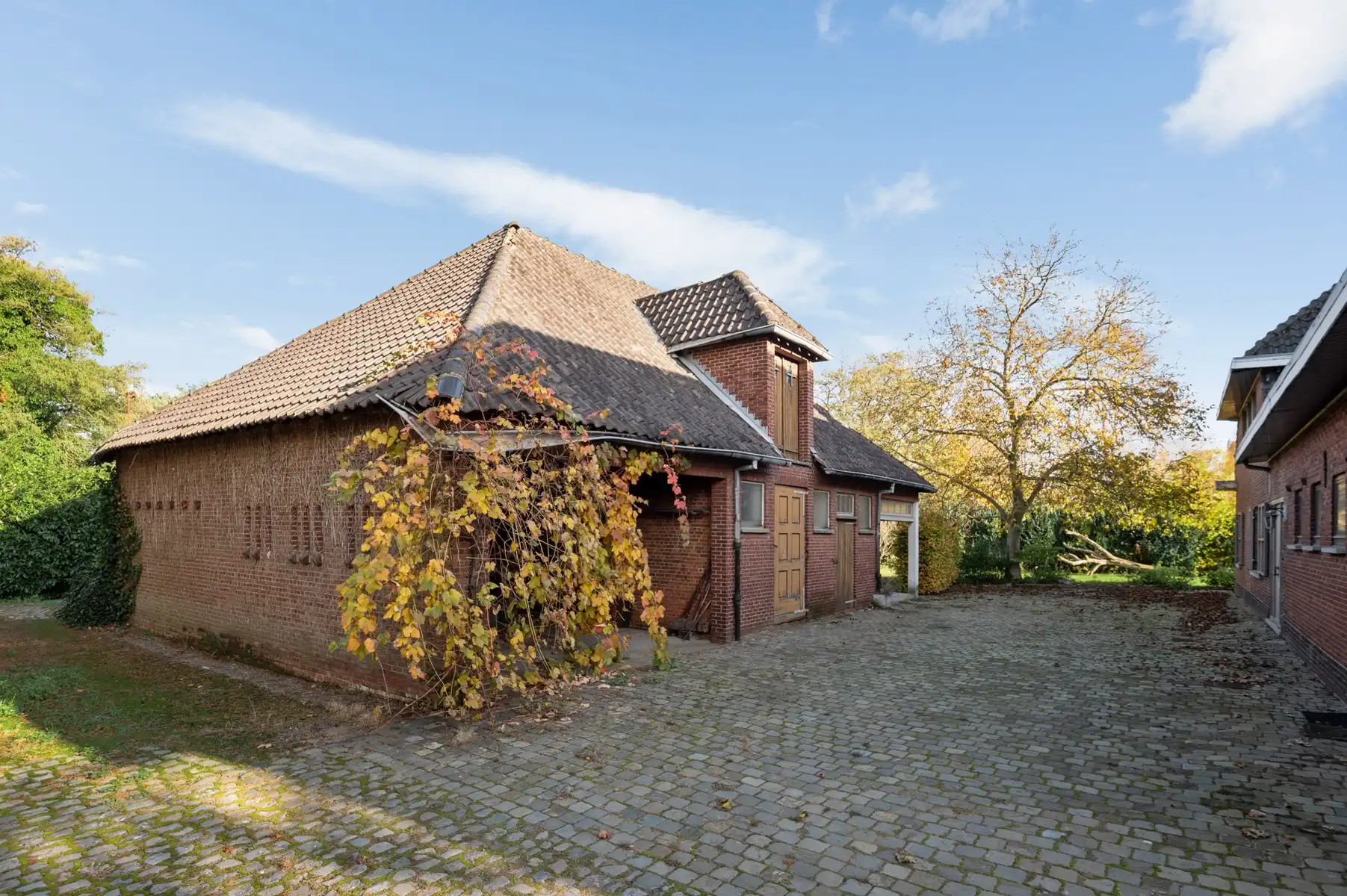 Hoevevilla op uniek perceel met veel potentieel foto 32