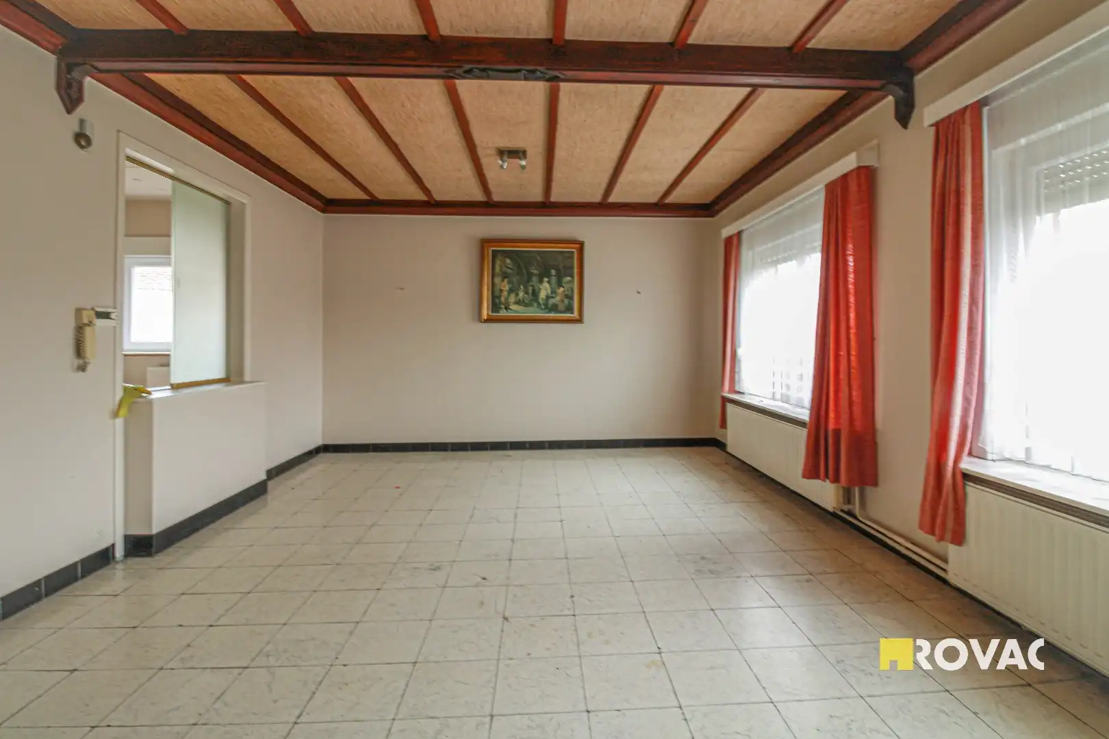 Deels te renoveren lichtrijk appartement met garage! foto 4