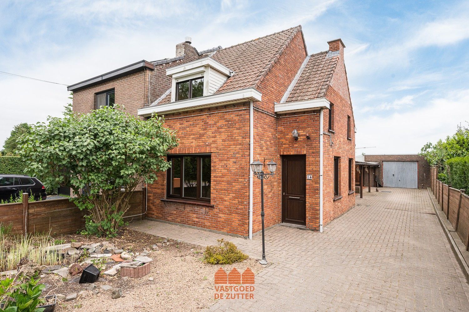 Halfopen bebouwing met 3 slaapkamers en garage op rustige locatie foto 25