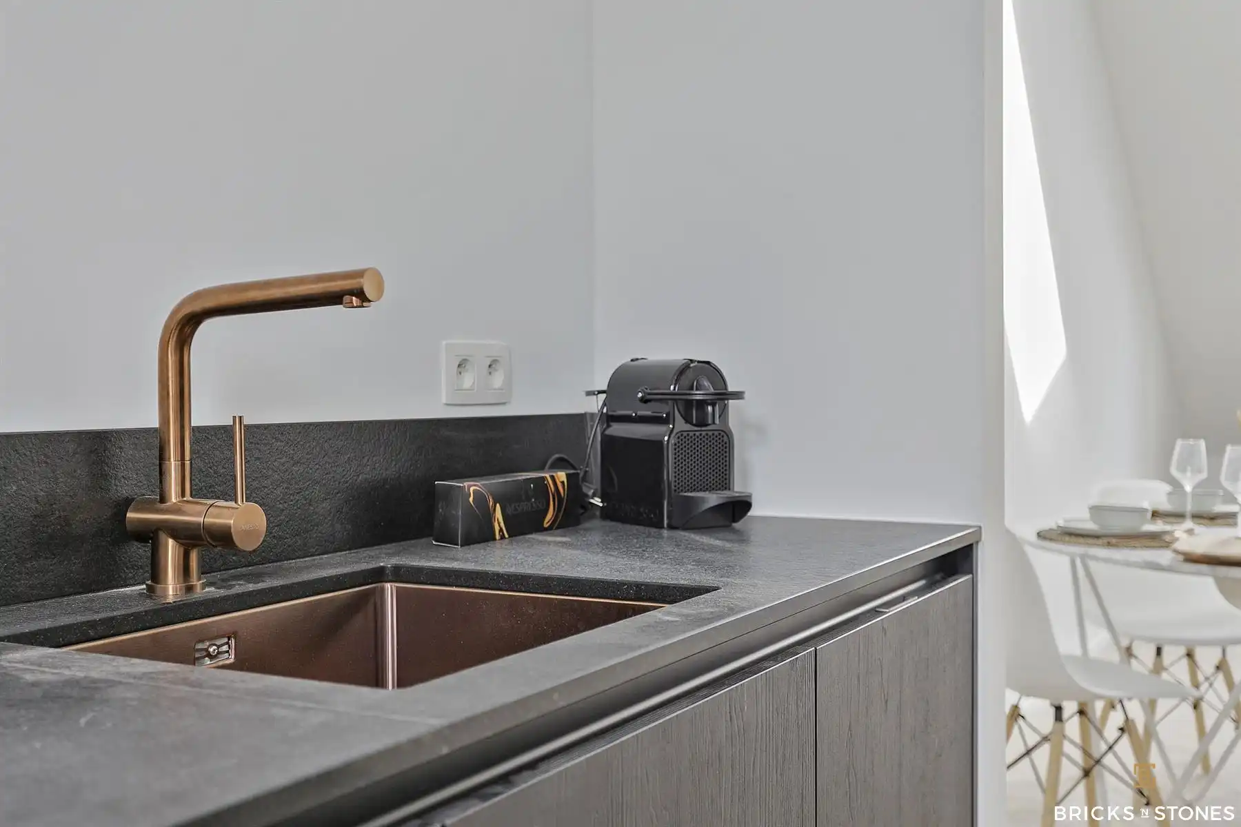 Knappe penthouse met riant dakterras in statige herenwoning foto 5