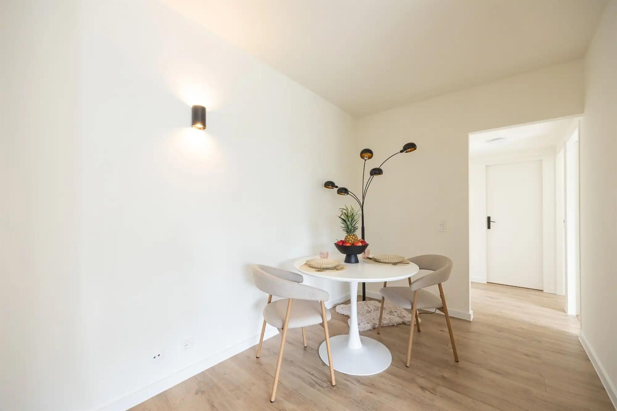 Volledig gerenov. app. met 2 slpkmrs. en terras te Pulhof foto 22