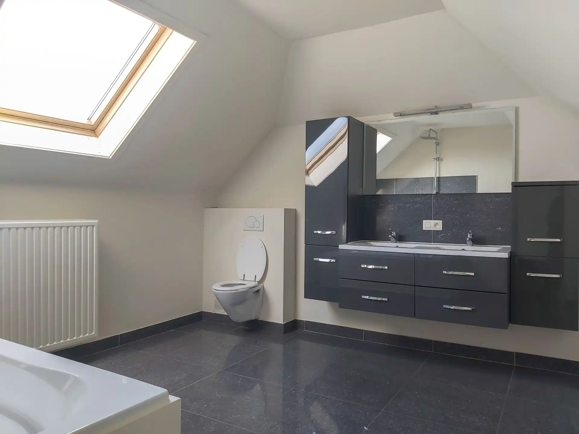 Ruime triplex met studio te koop in Opgrimbie! foto 23