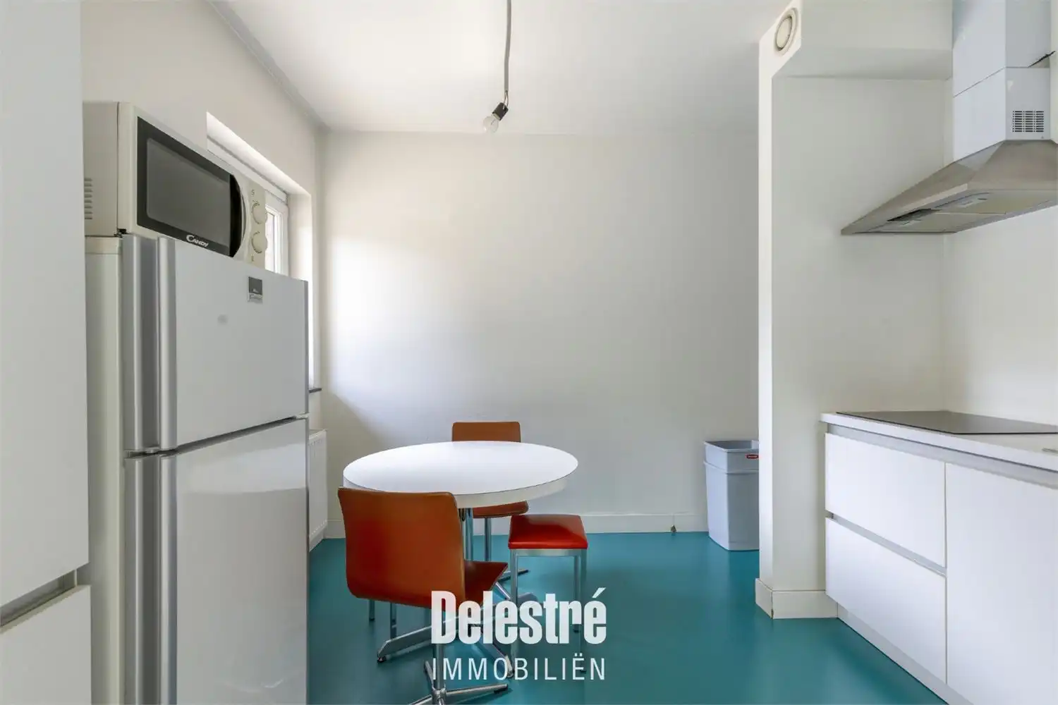 INSTAPKLAAR COMMERCIEEL GELIJKVLOERS OF KANTOOR foto 9